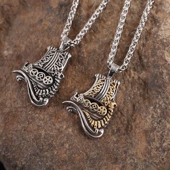 Vikingskip smykke med ornament