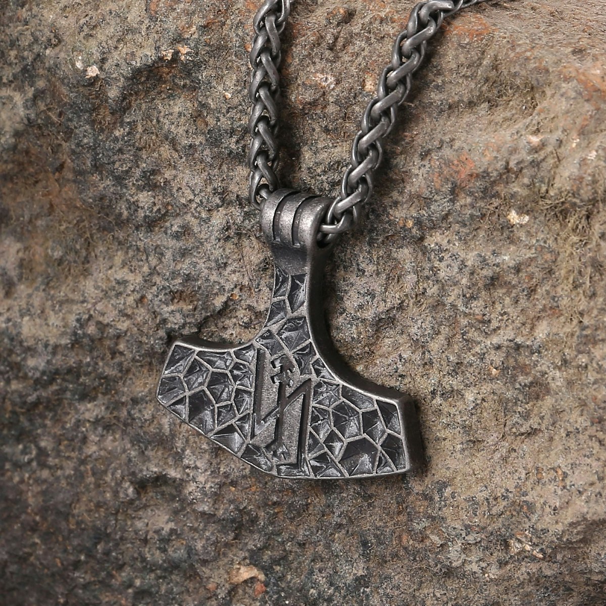 «Antikk look» Hammer med rune.
