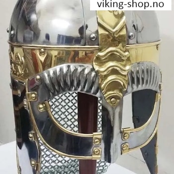 Håndlaget “Gjermundbu inspirert” viking hjelm.