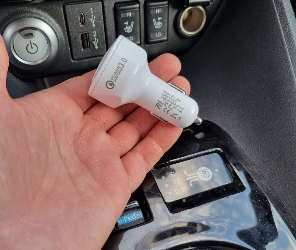 car charger for mobile 12v