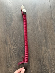 Pannband rött satin, brun