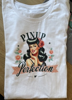 T-shirt Pinup