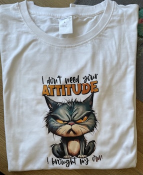 T-shirt I dont need your ATTITUDE