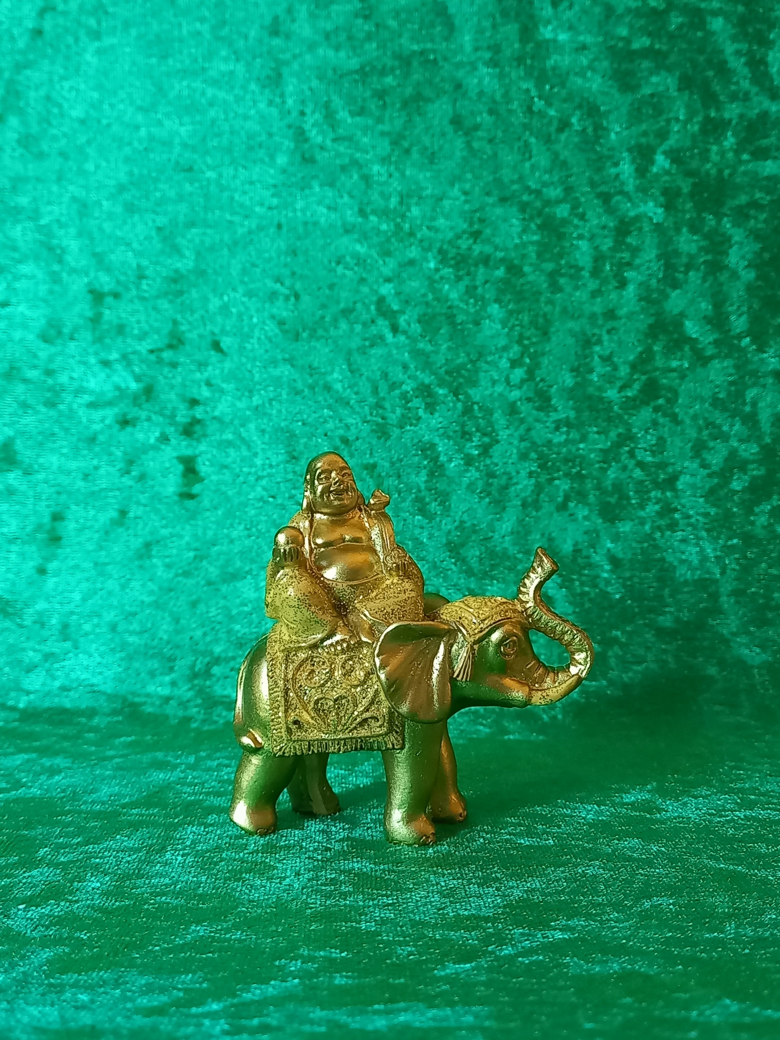 Ridande Buddha Guld