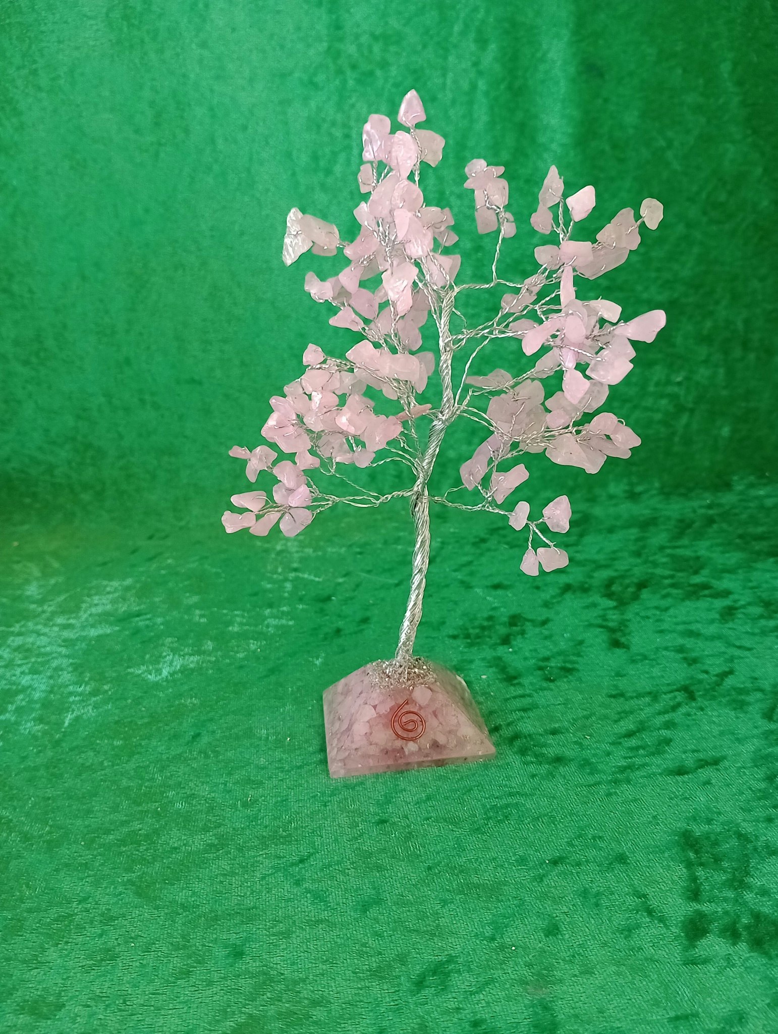 Ädelstensträd med orgonitbas - 160 stenar - Rosenkvarts