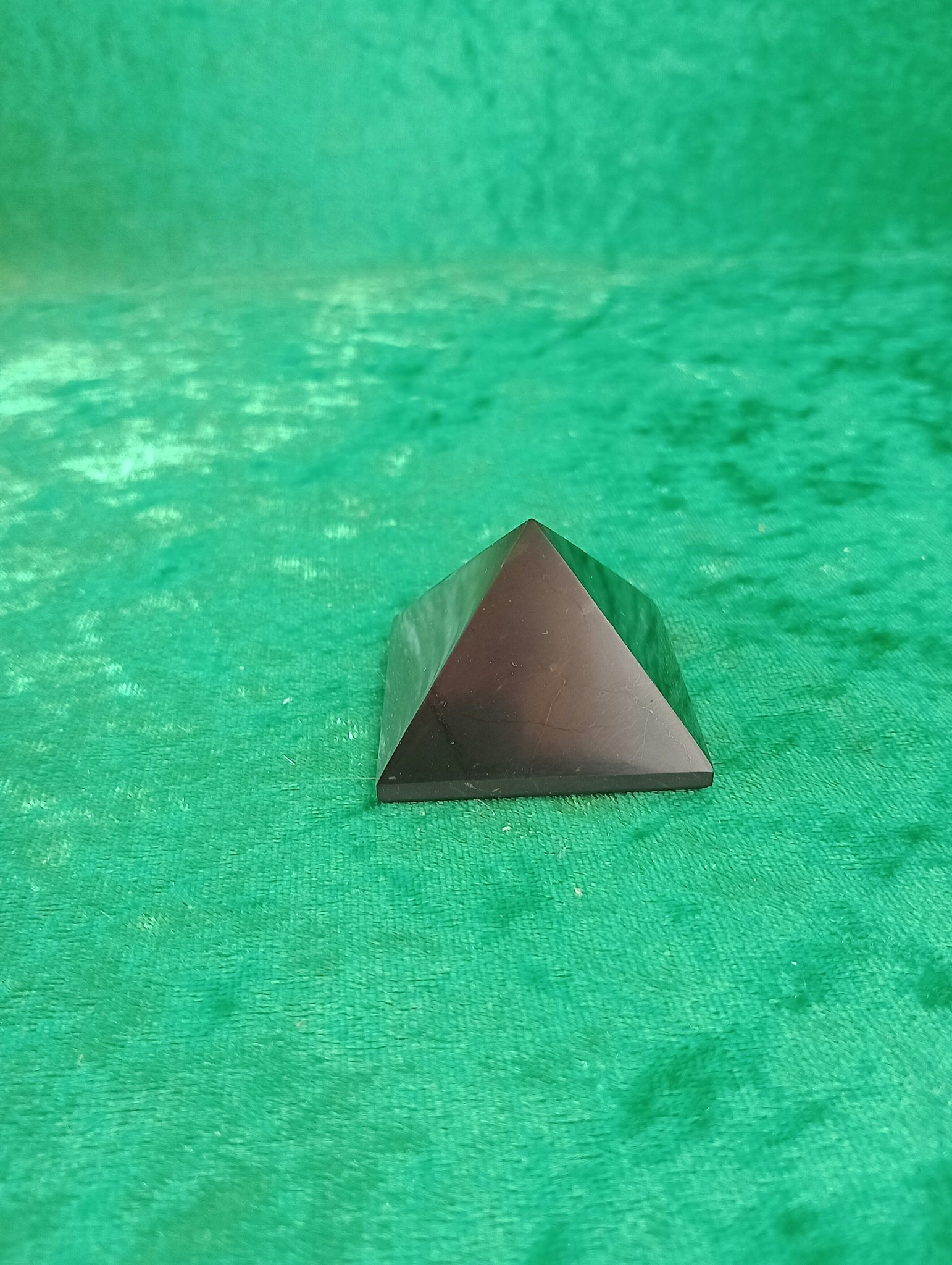 Shungit Pyramid