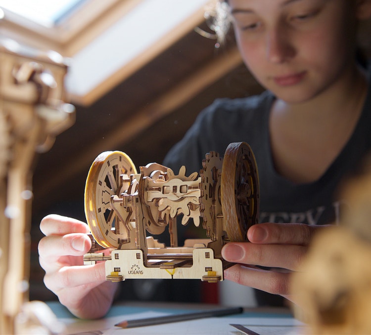 Ugears - Differential - STEM LAB - Byggsats i trä