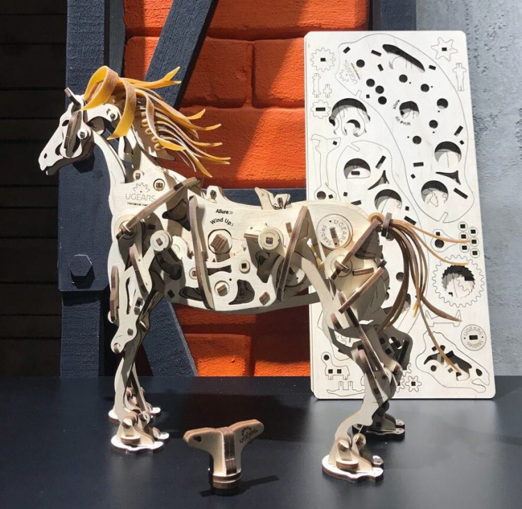 Ugears - Horse | Mechanoid | Byggsats i trä