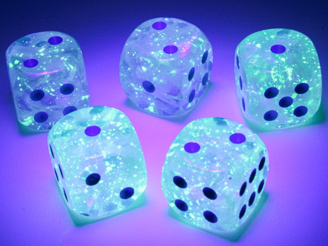 Tärningar - Borealis 16mm d6 Icicle/light blue Luminary Dice Block (12 dice)