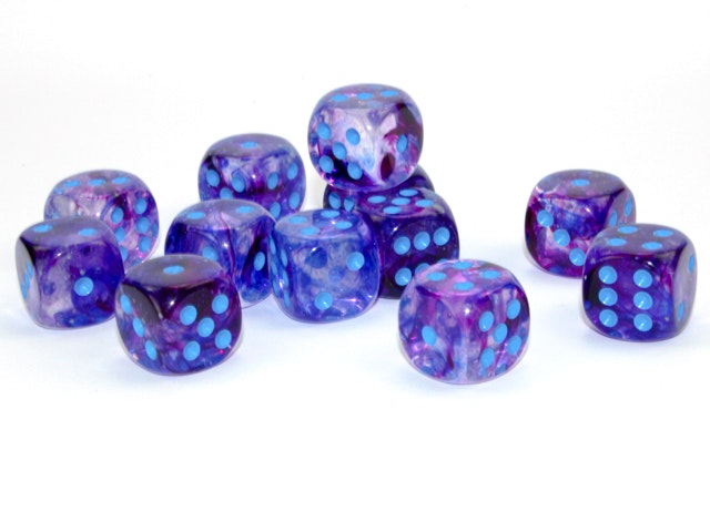 Tärningar i en nebulosa lila färg mix med blå prickar från Chessex.