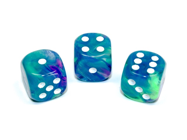 Tärningar i en färmix av blå, grön och rosa med vita prickar från Chessex | 16mm | D6
