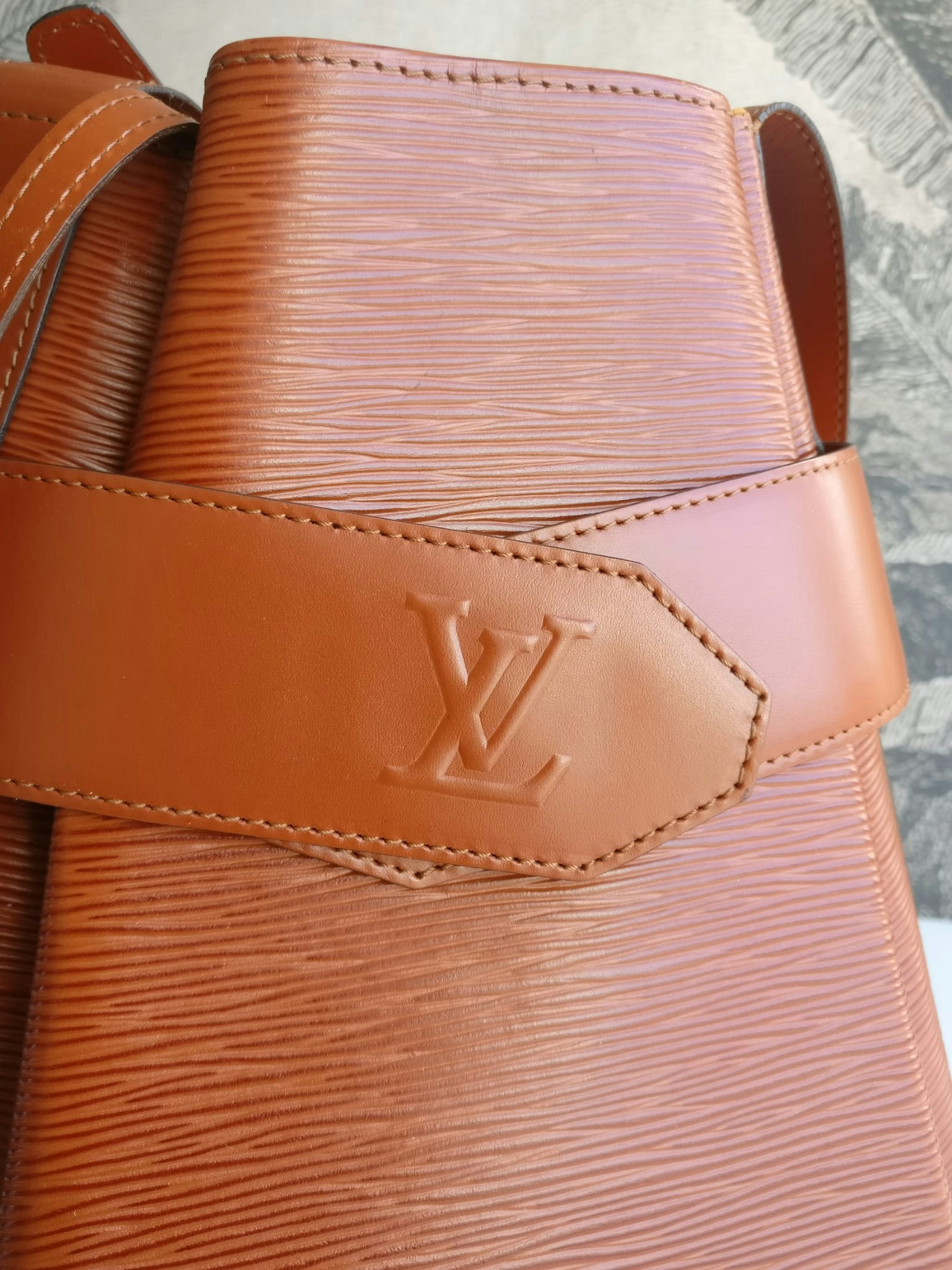 Sac bandoulière Louis Vuitton sac porte epaule louis vuitton buci en cuir  epi vert 396109 d'occasion, Cra-wallonieShops