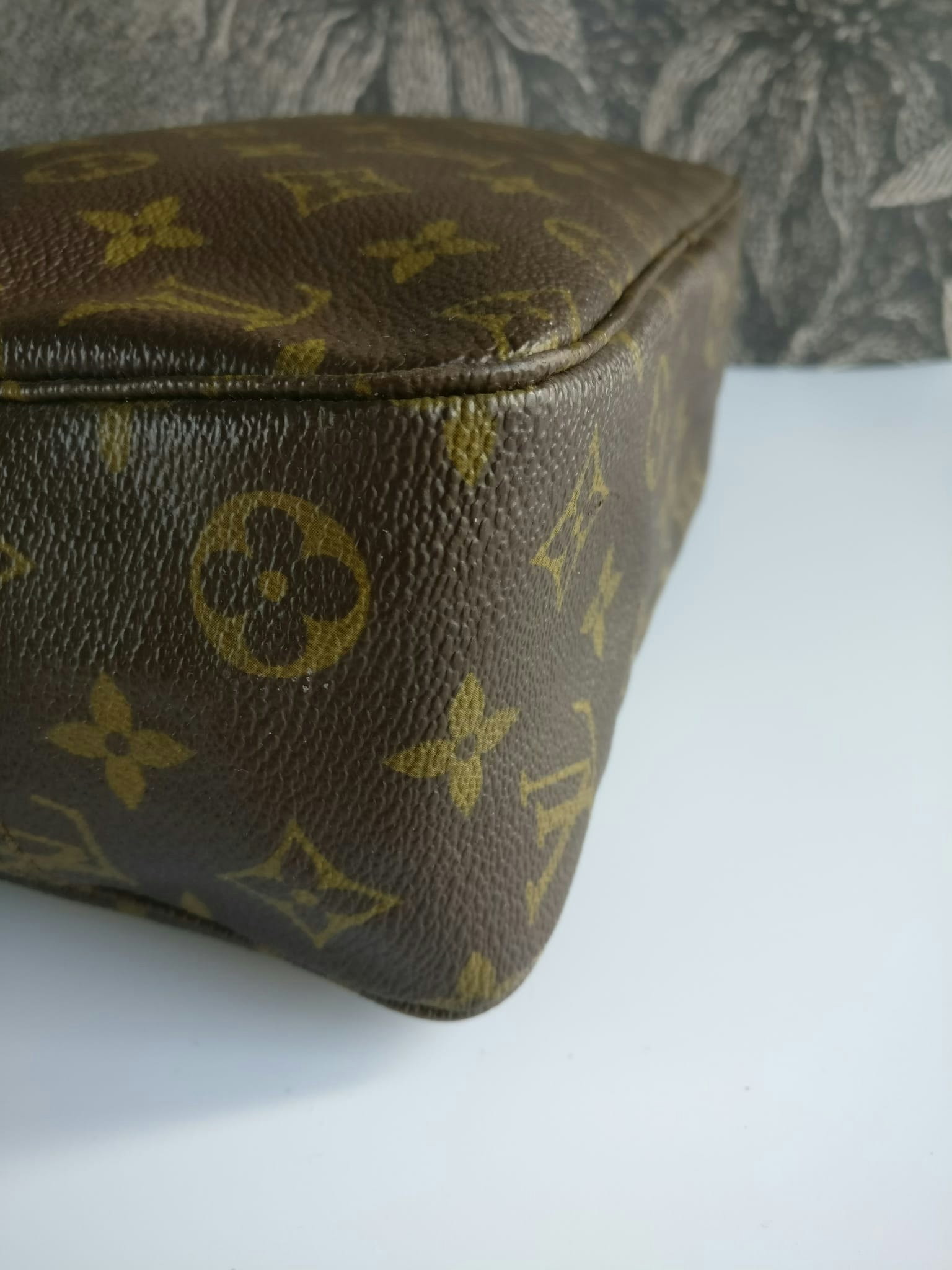 Louis Vuitton Trousse Toilette 28