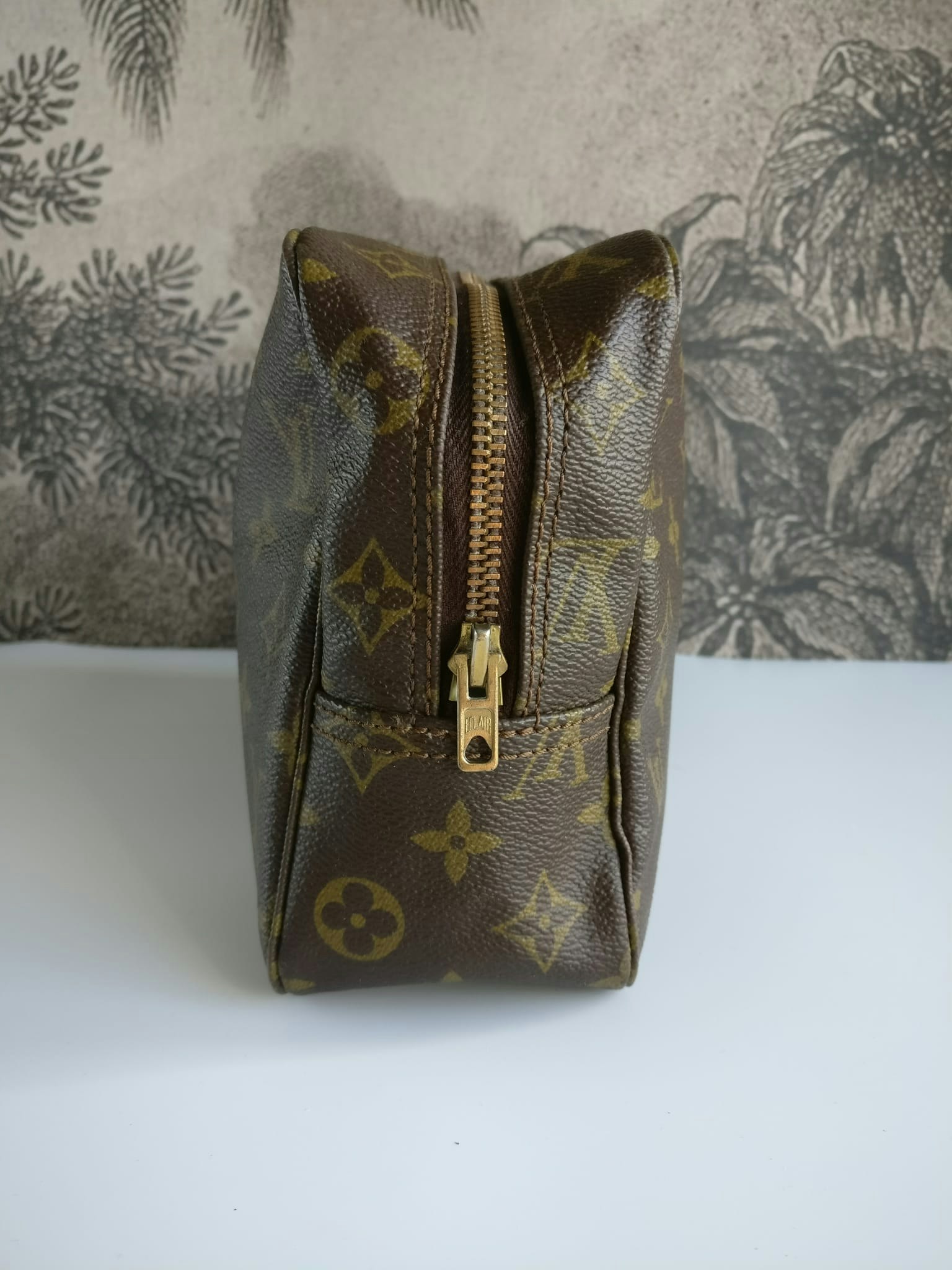 Louis Vuitton Trousse Toilette 28