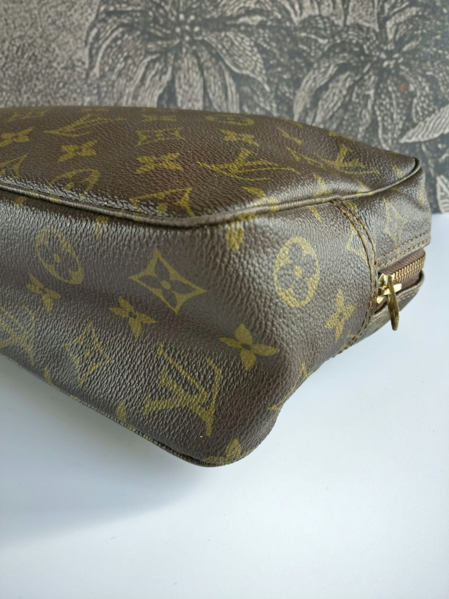 Louis Vuitton Trousse Toilette 28