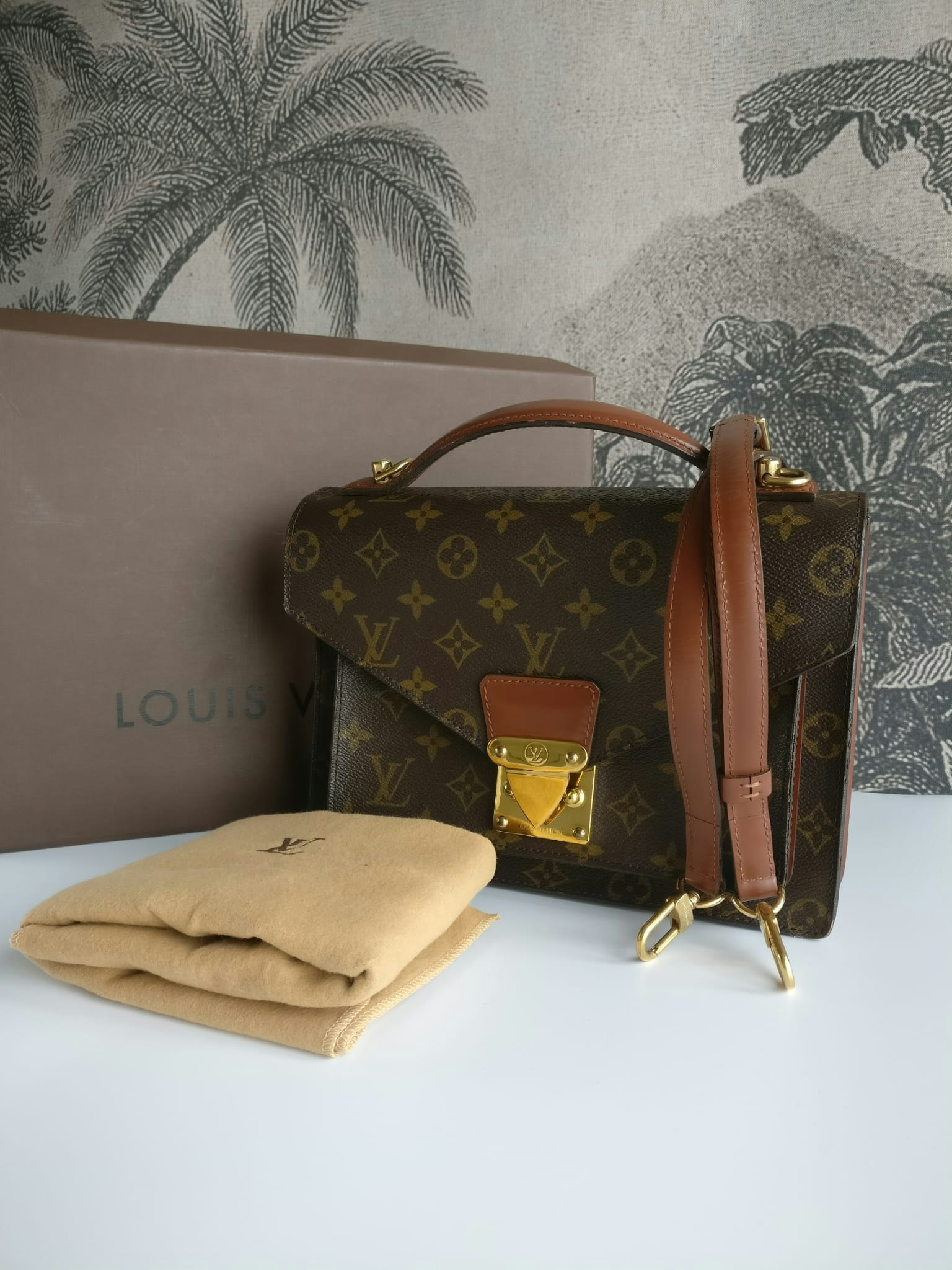 Louis Vuitton Monceau 26