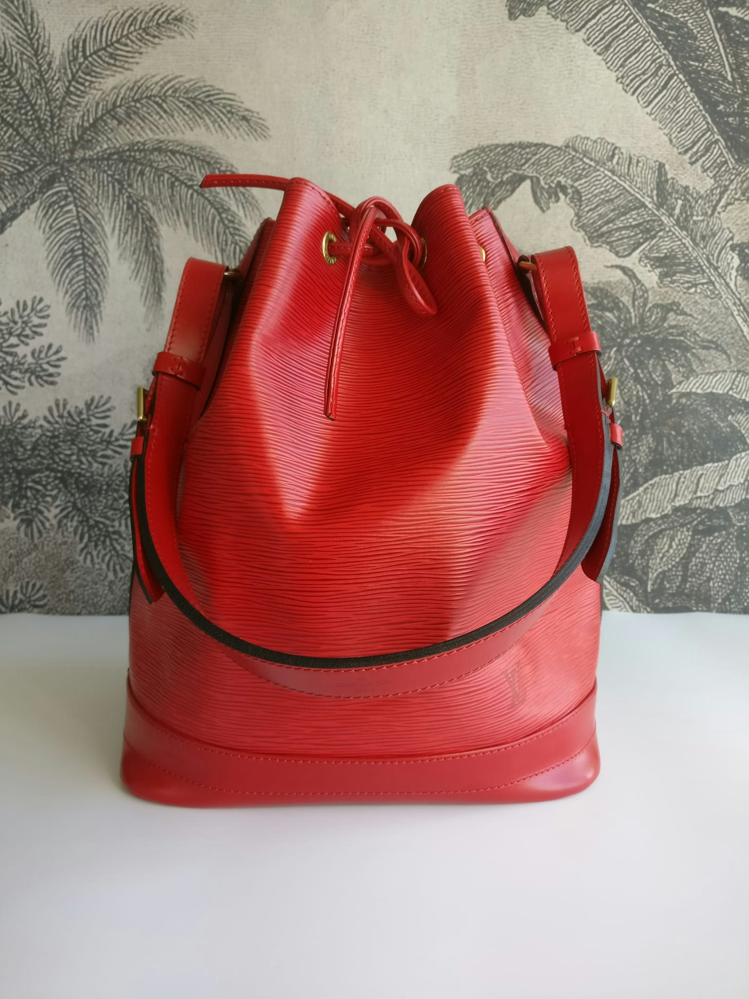 Louis Vuitton Noé GM red epi - Good or Bag