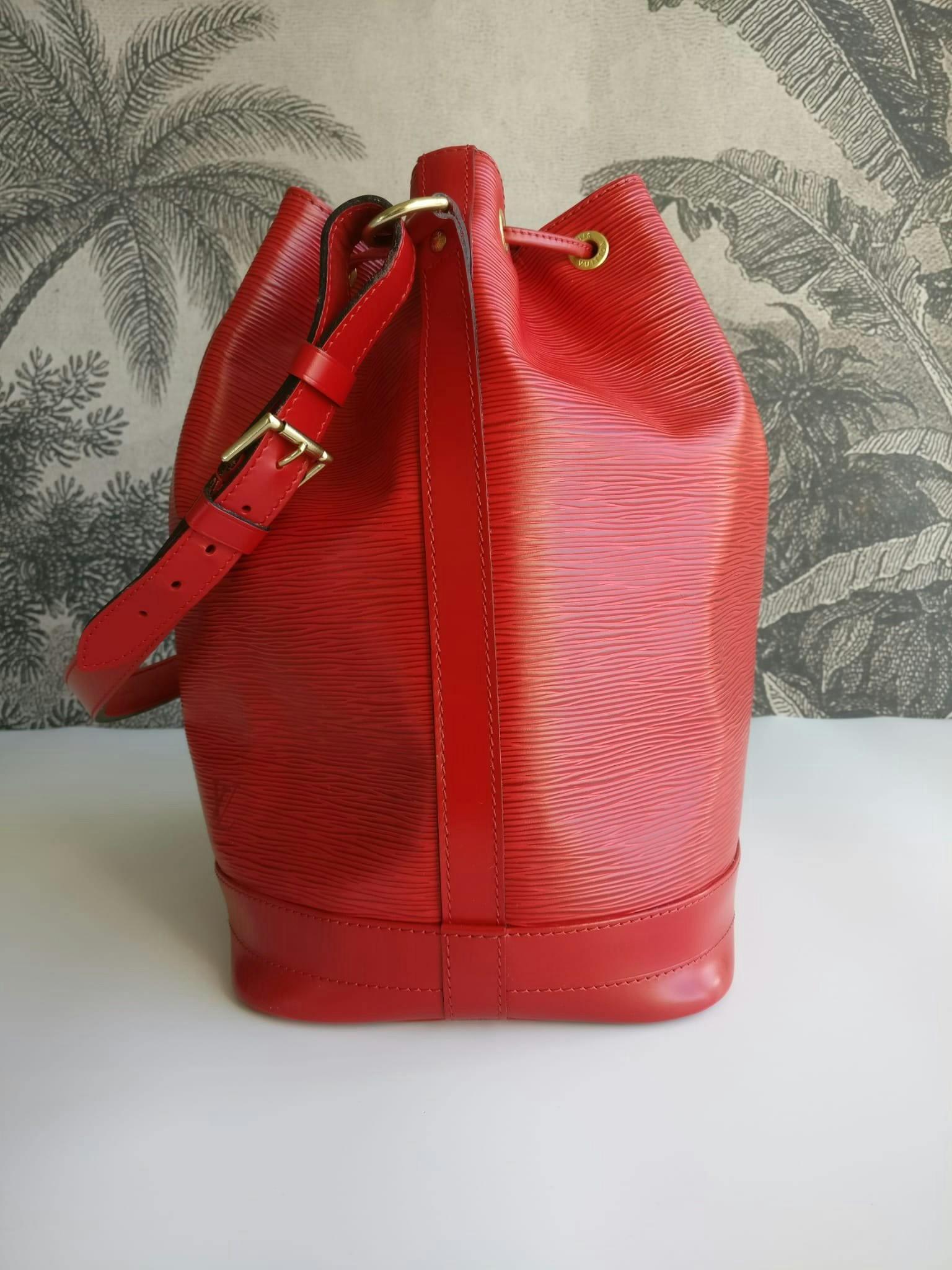 Louis Vuitton Noé GM red epi