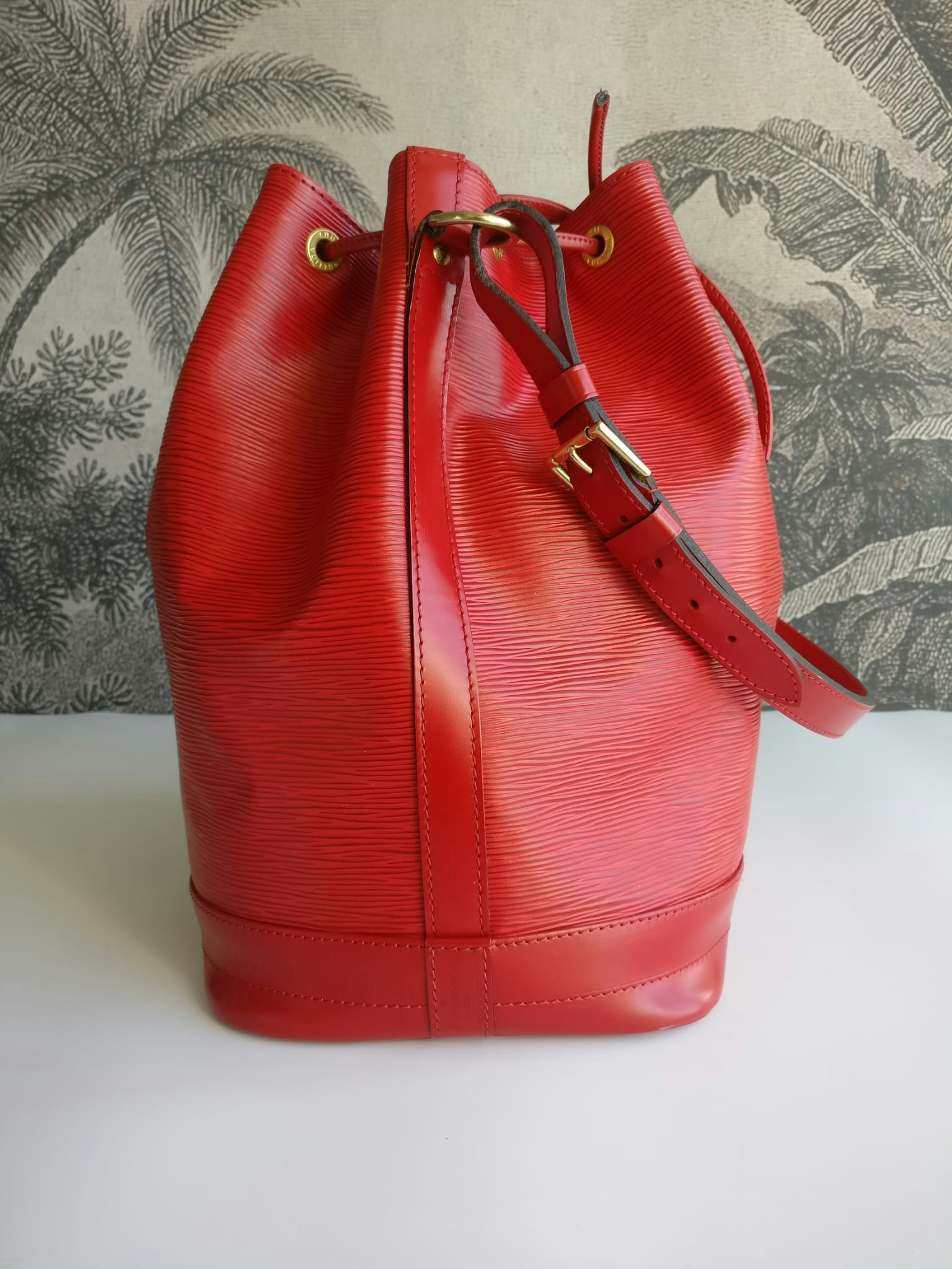 Louis Vuitton Noé GM red epi