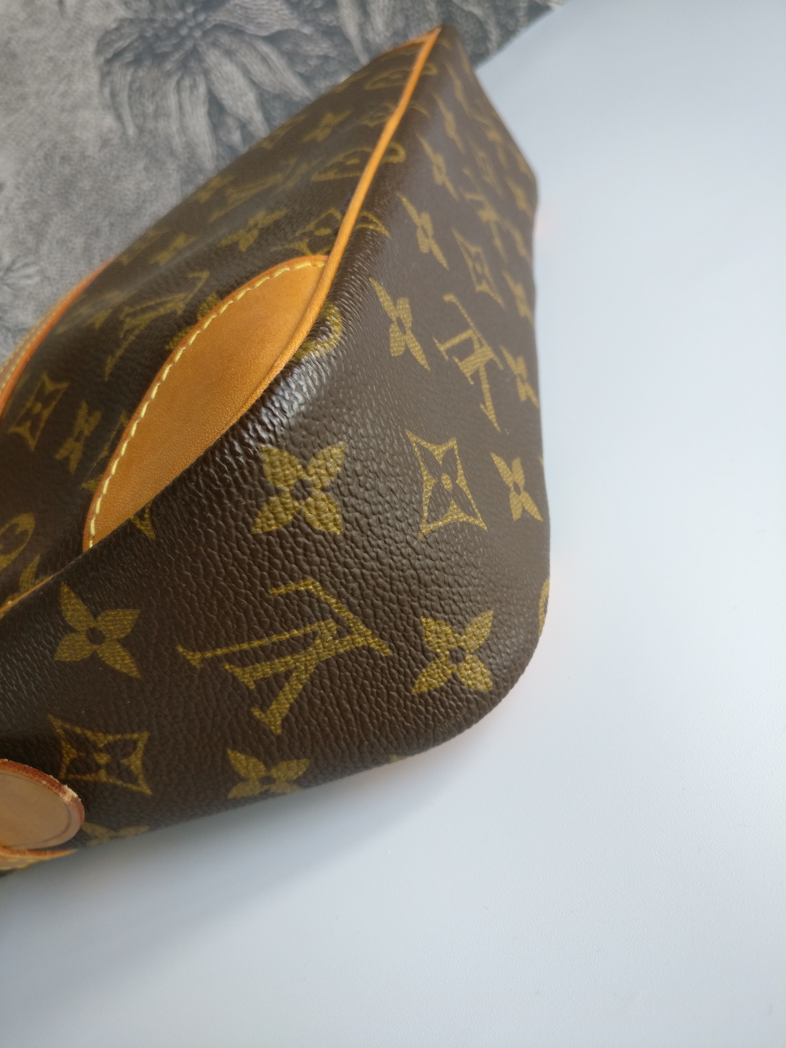 Compiegne 28 cloth travel bag Louis Vuitton Brown in Cloth - 14105917