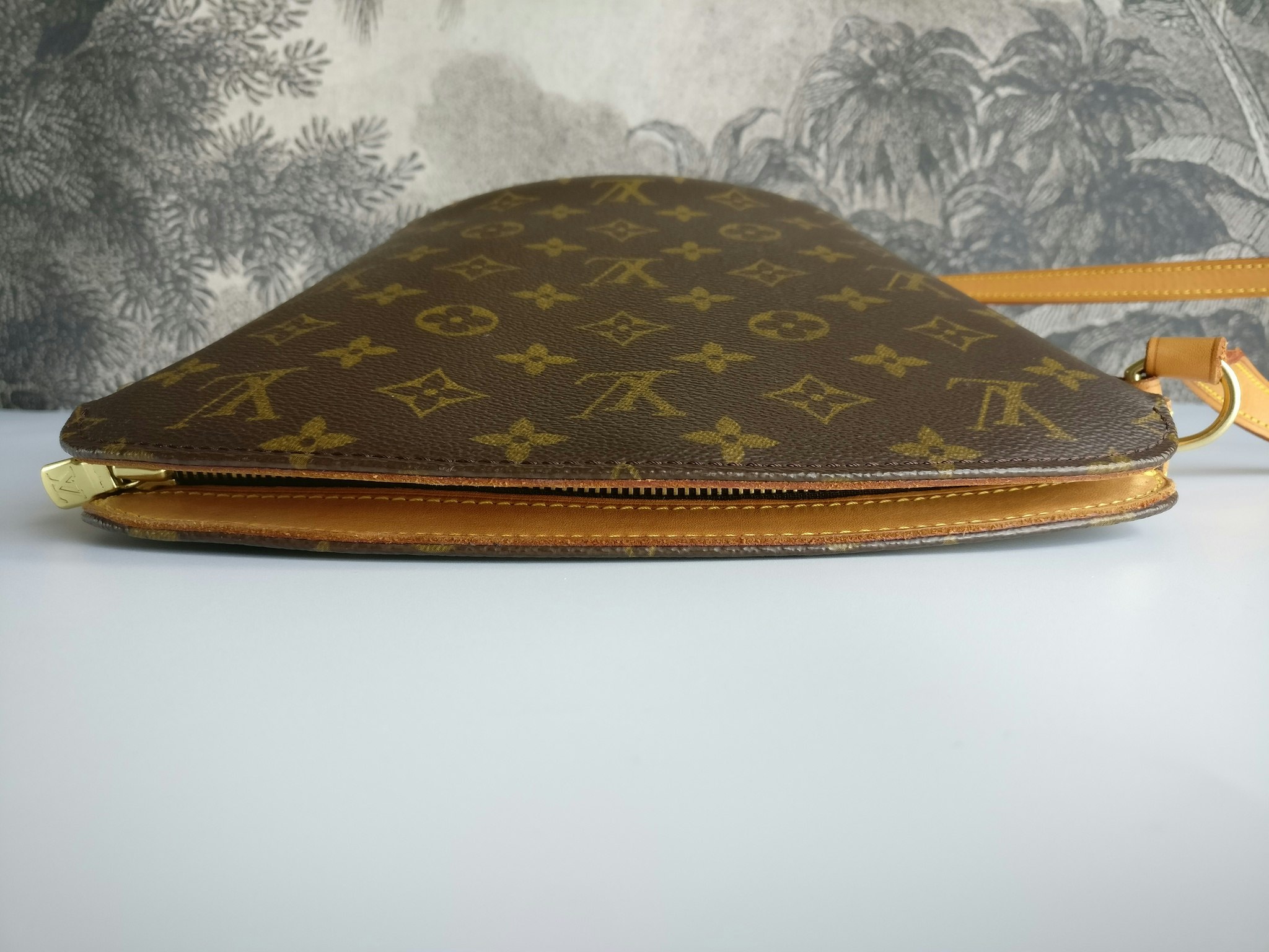 Louis Vuitton Brown Monogram Drouot Cloth ref.925749 - Joli Closet