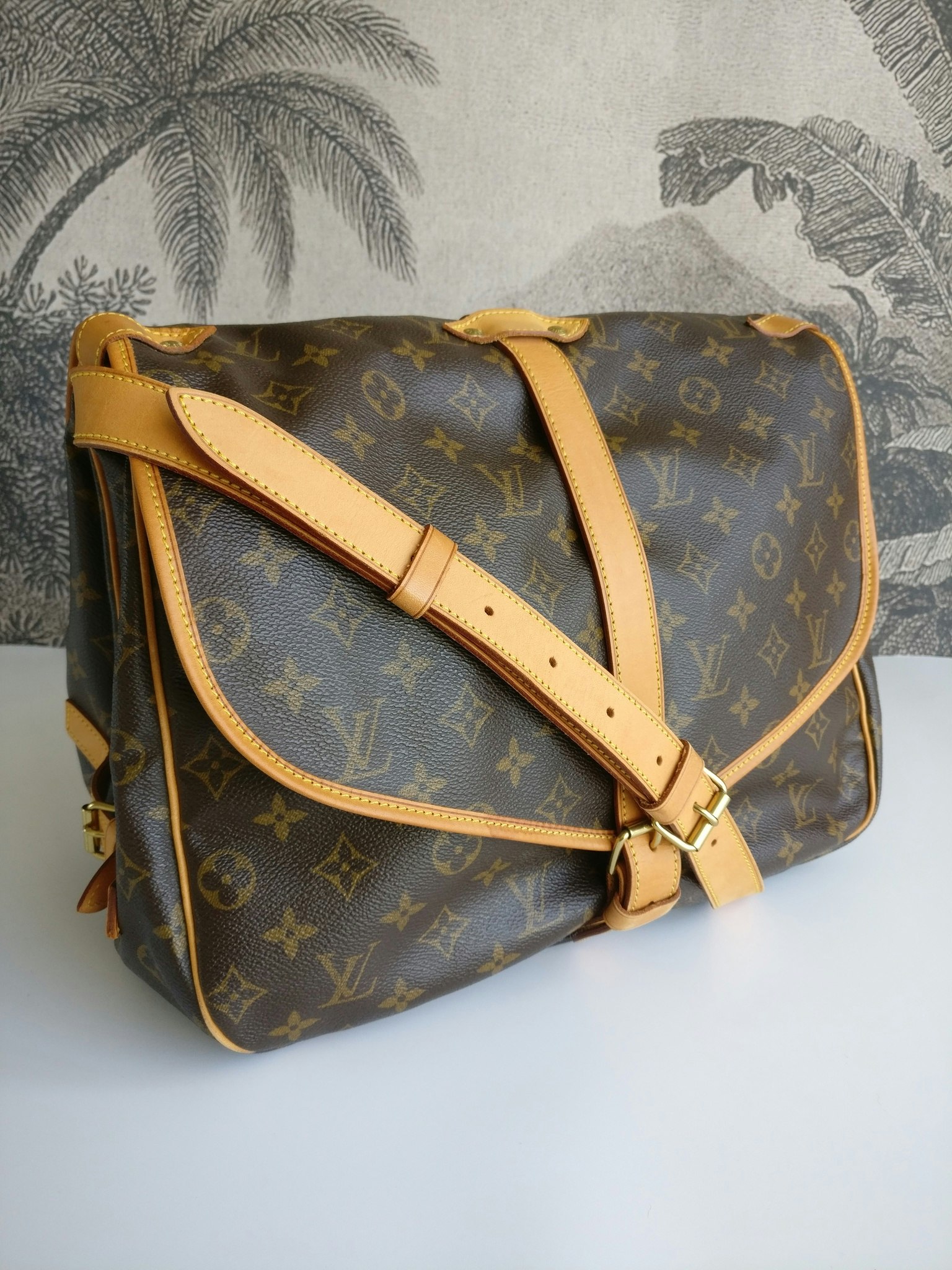 Louis Vuitton Saumur 35