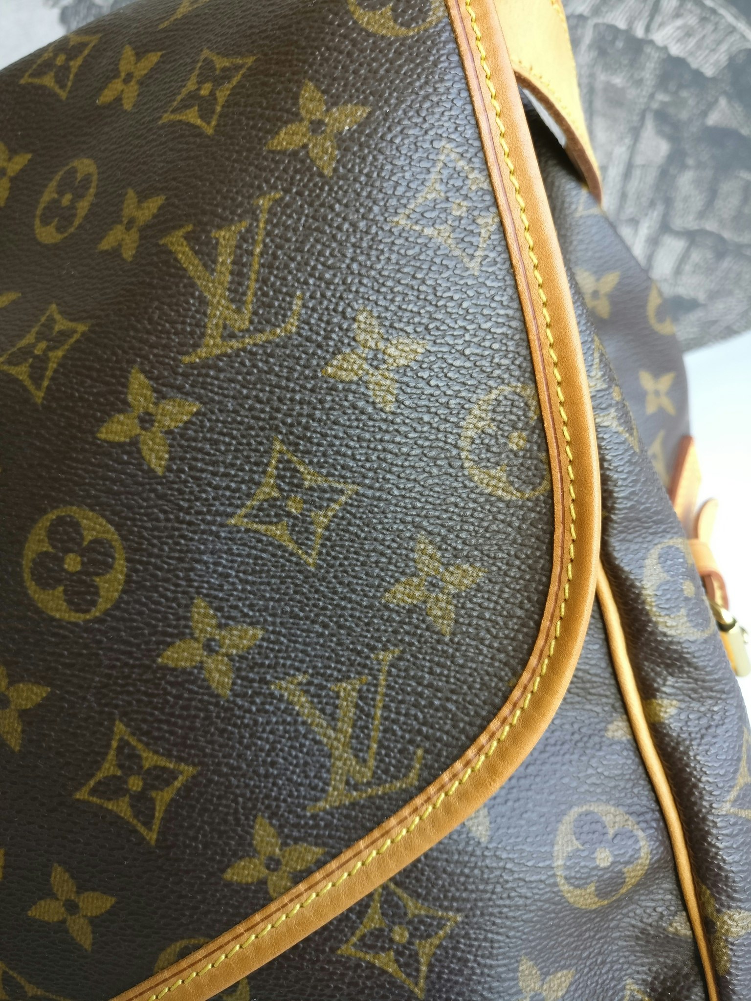 Louis Vuitton Saumur 35