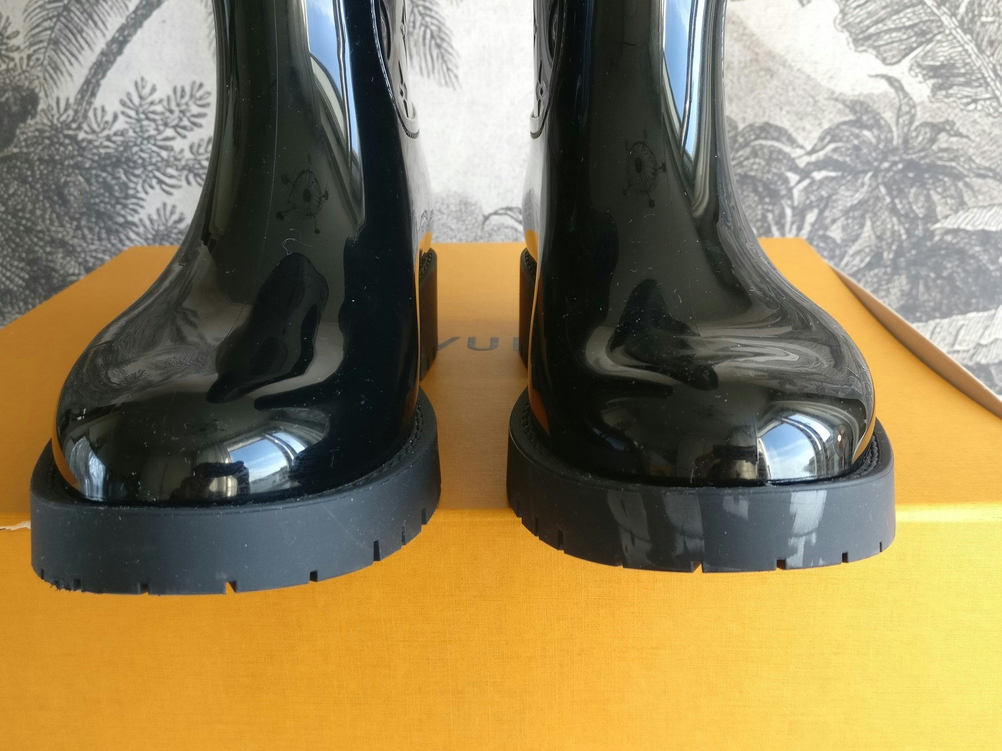 Louis Vuitton Drops Flat Half Boot (BOTTINE PLATE DROPS, 1A8QV2