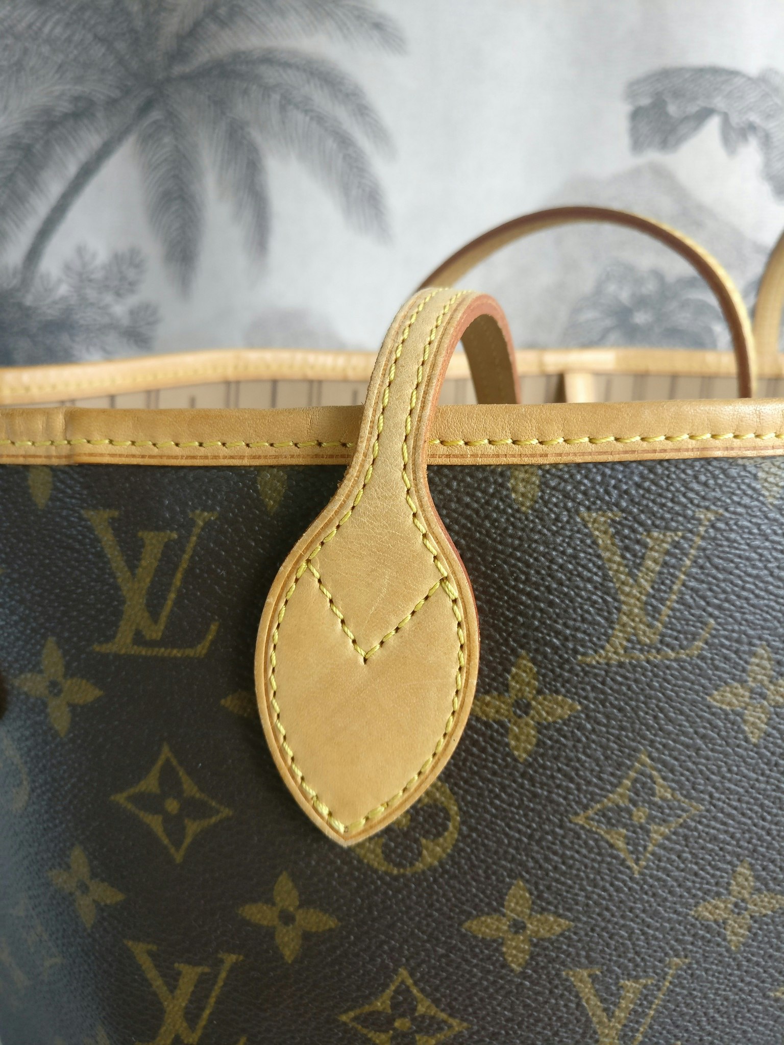 Louis Vuitton Neverfull MM Bag for Sale in Bay Shore, NY - OfferUp