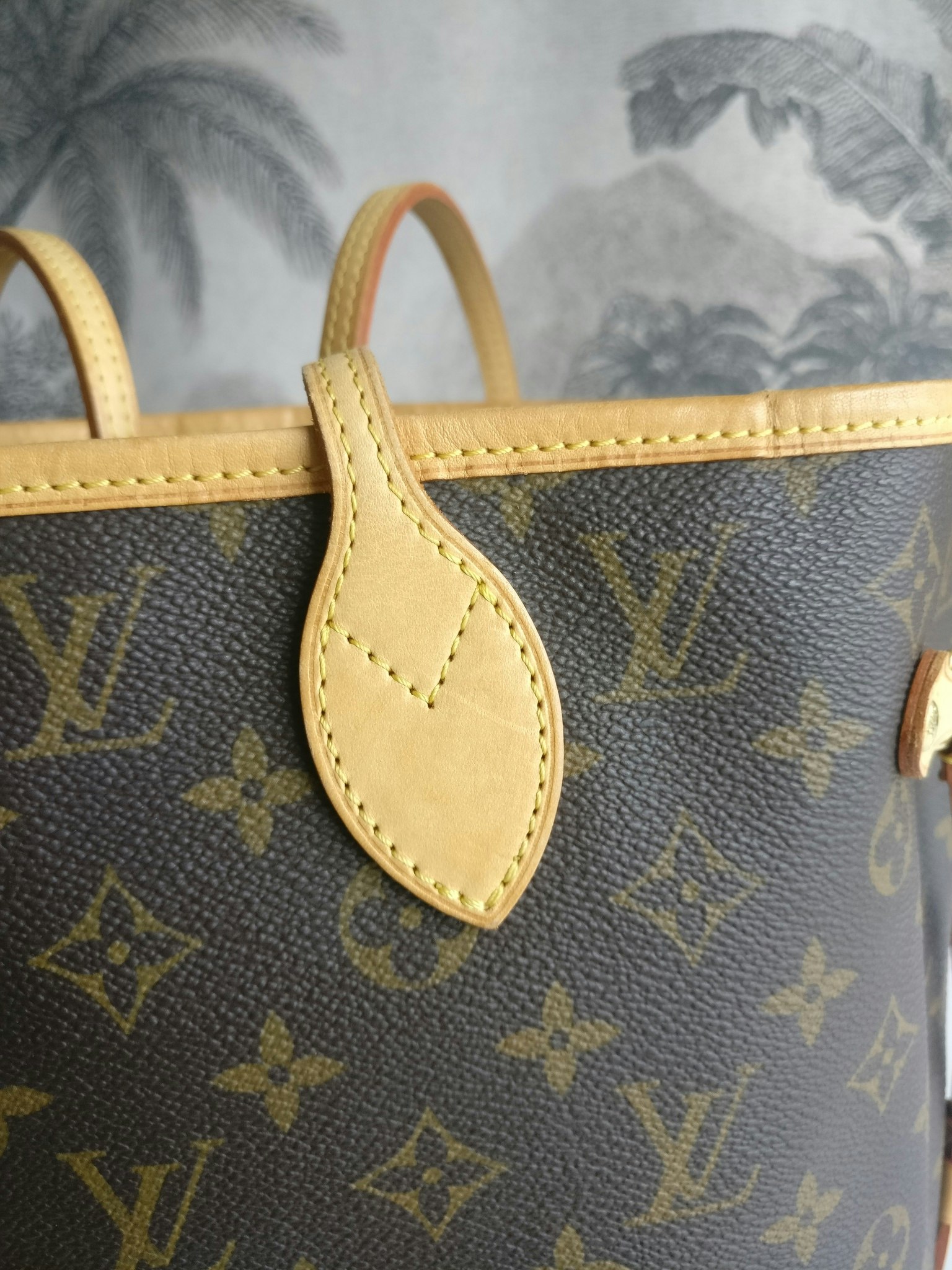 Louis Vuitton Neverfull MM Bag for Sale in Bay Shore, NY - OfferUp