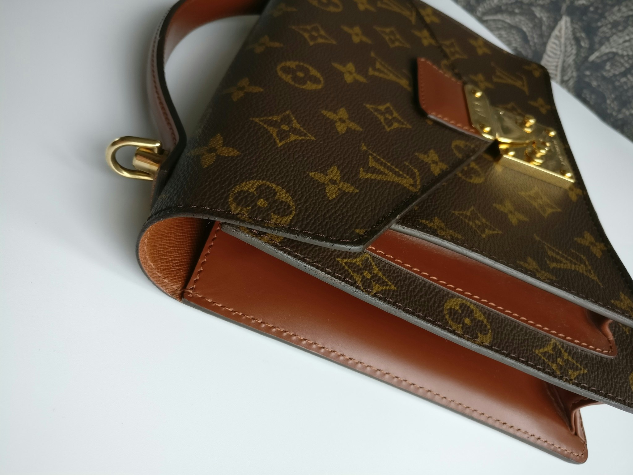 Louis Vuitton Monceau 26