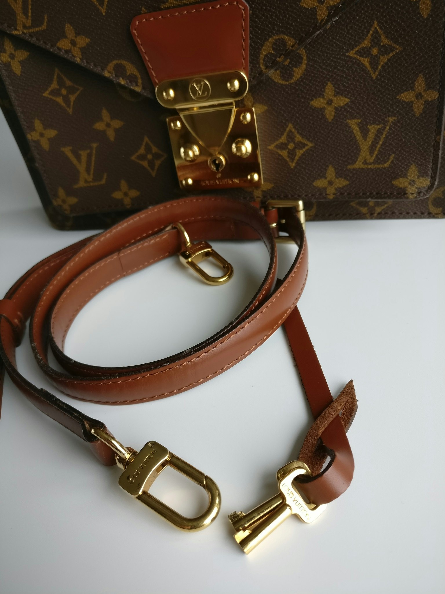 Louis Vuitton Monceau 26