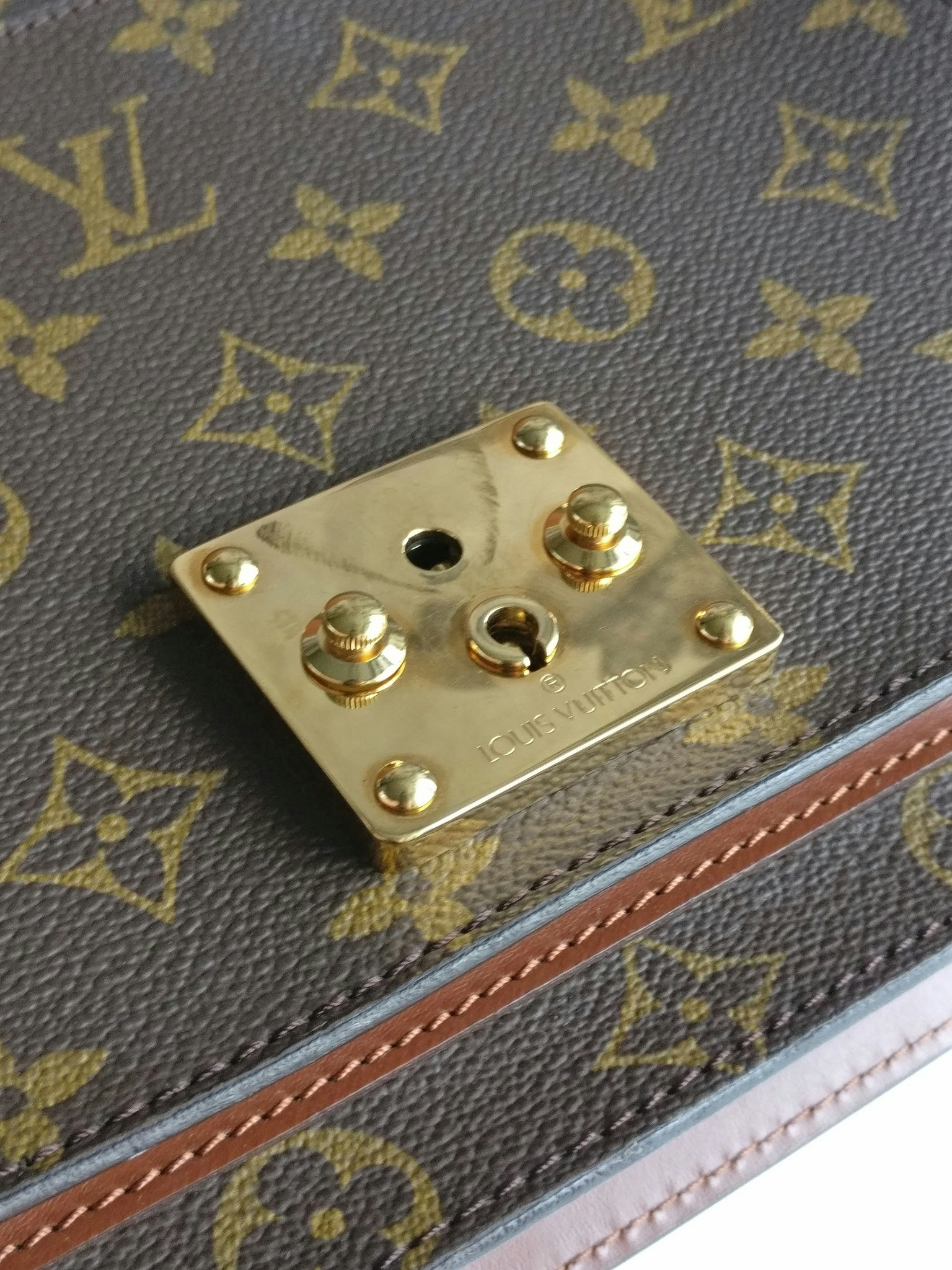 Louis Vuitton Monceau 26