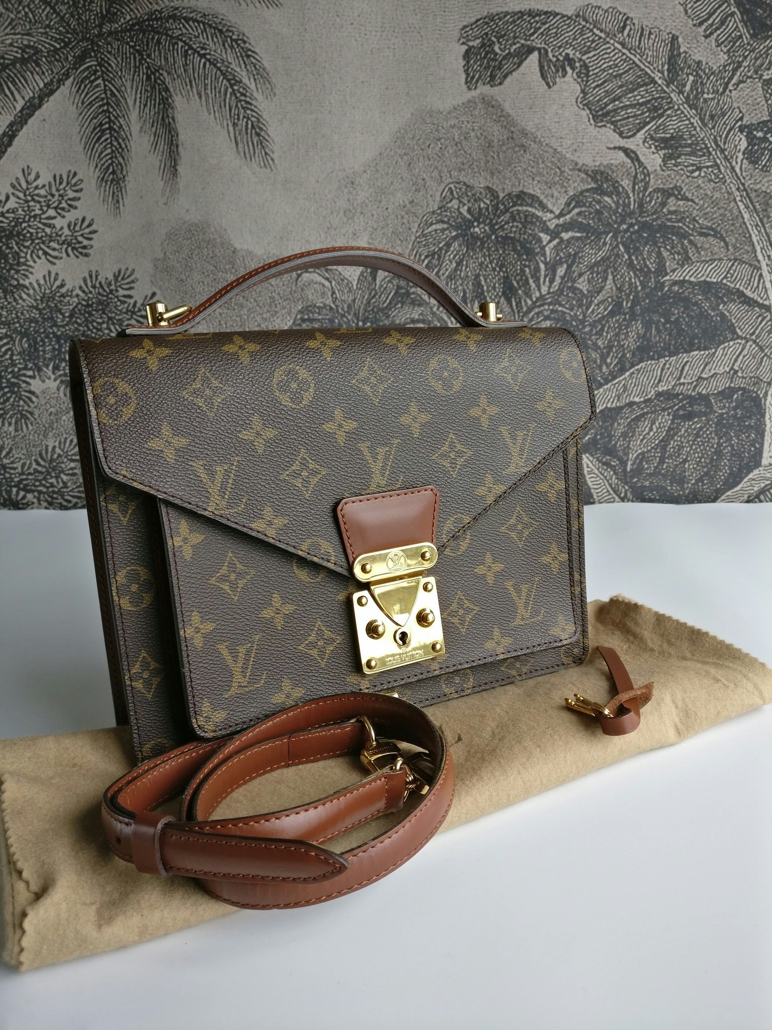 Louis Vuitton Monceau 26