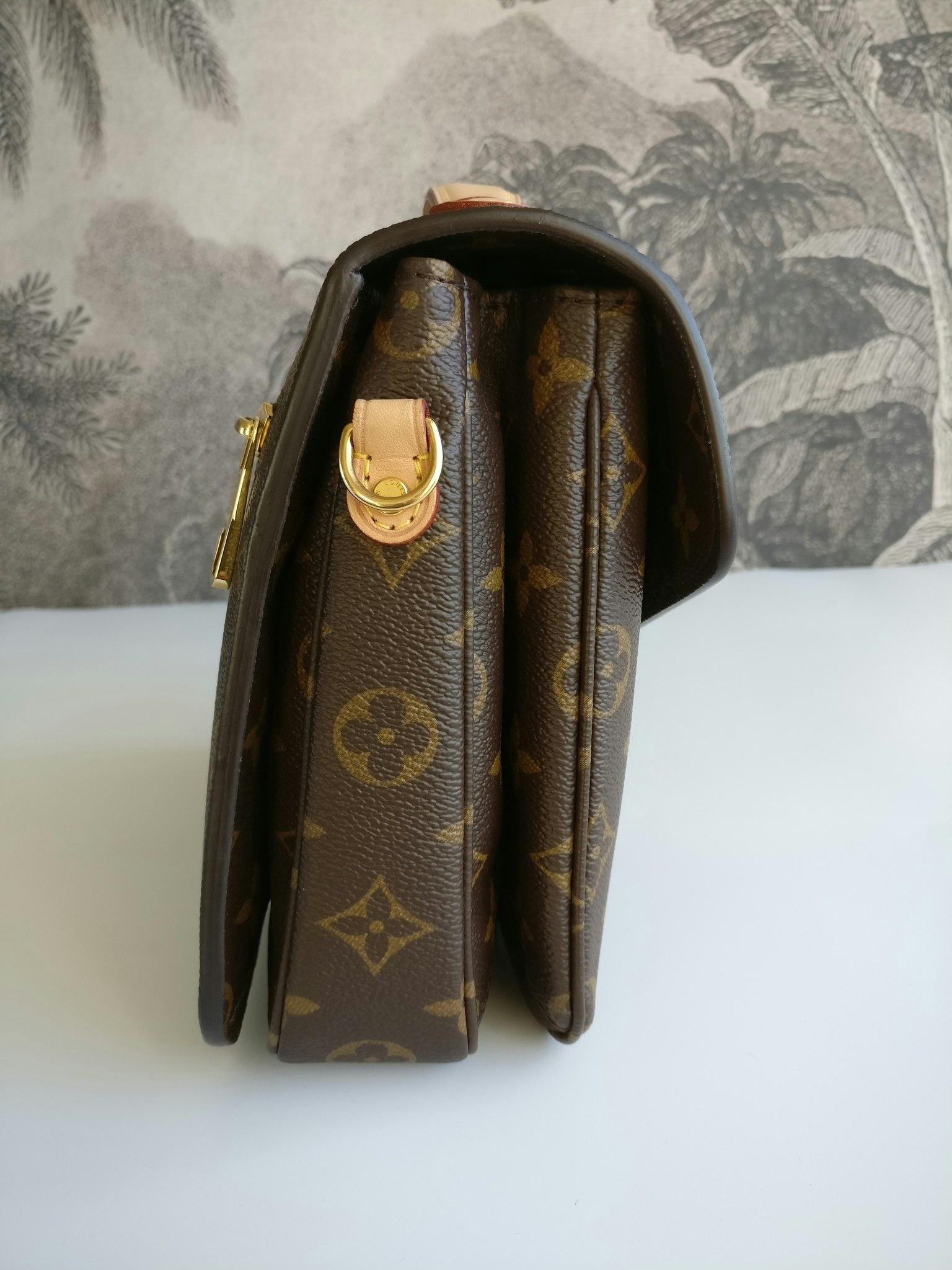 Louis Vuitton Pochette Metis - Designer WishBags