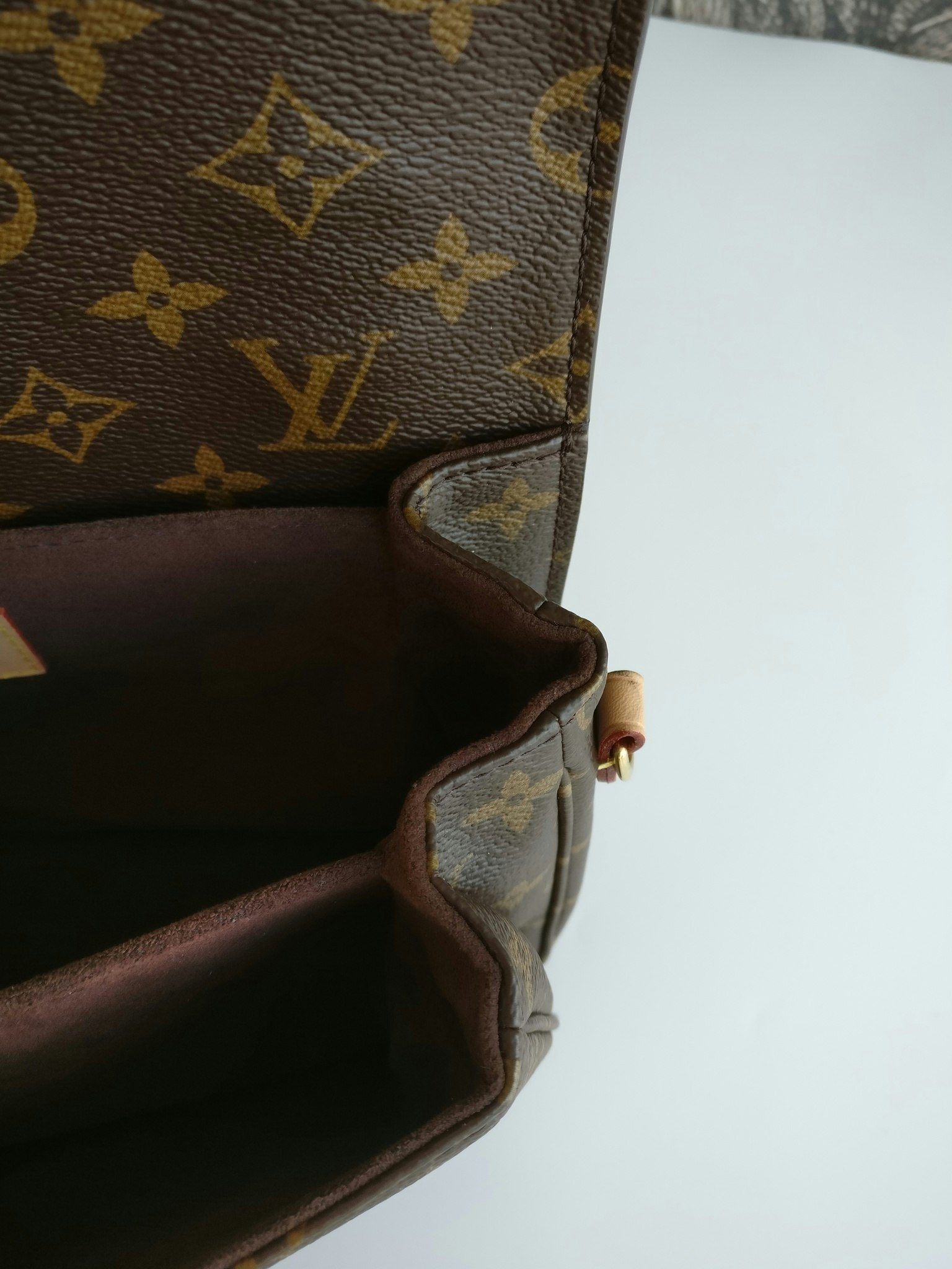 Louis Vuitton Pochette Metis - Designer WishBags
