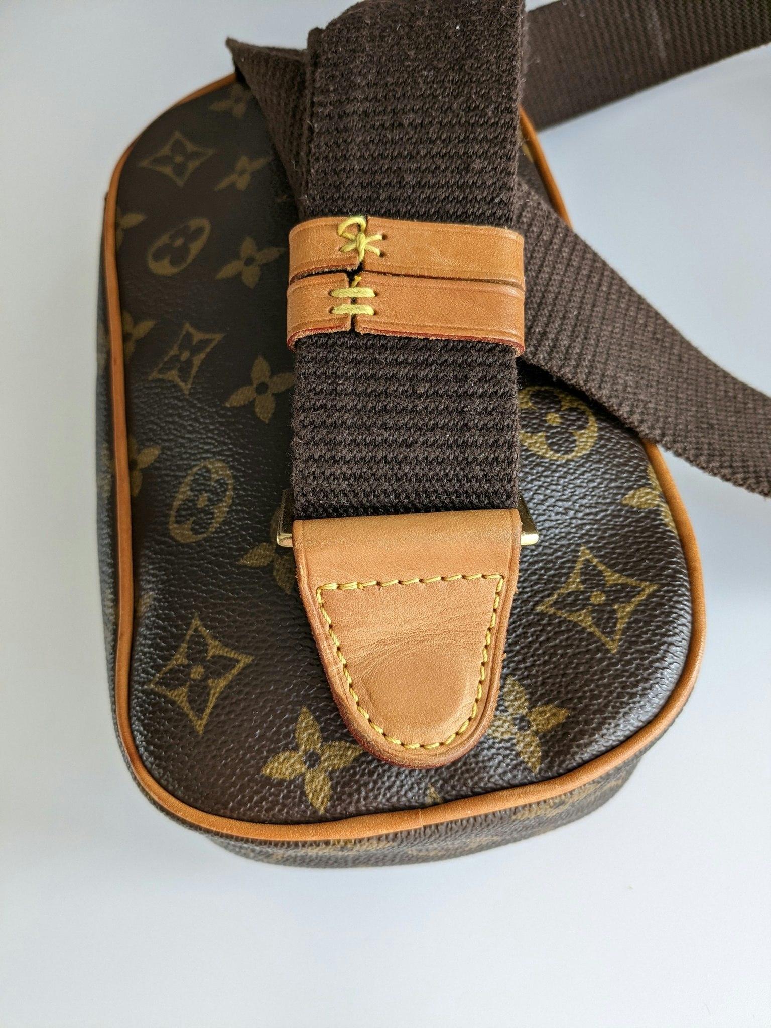 Authentic Louis Vuitton Pochette Gange Crossbody Bag Unisex