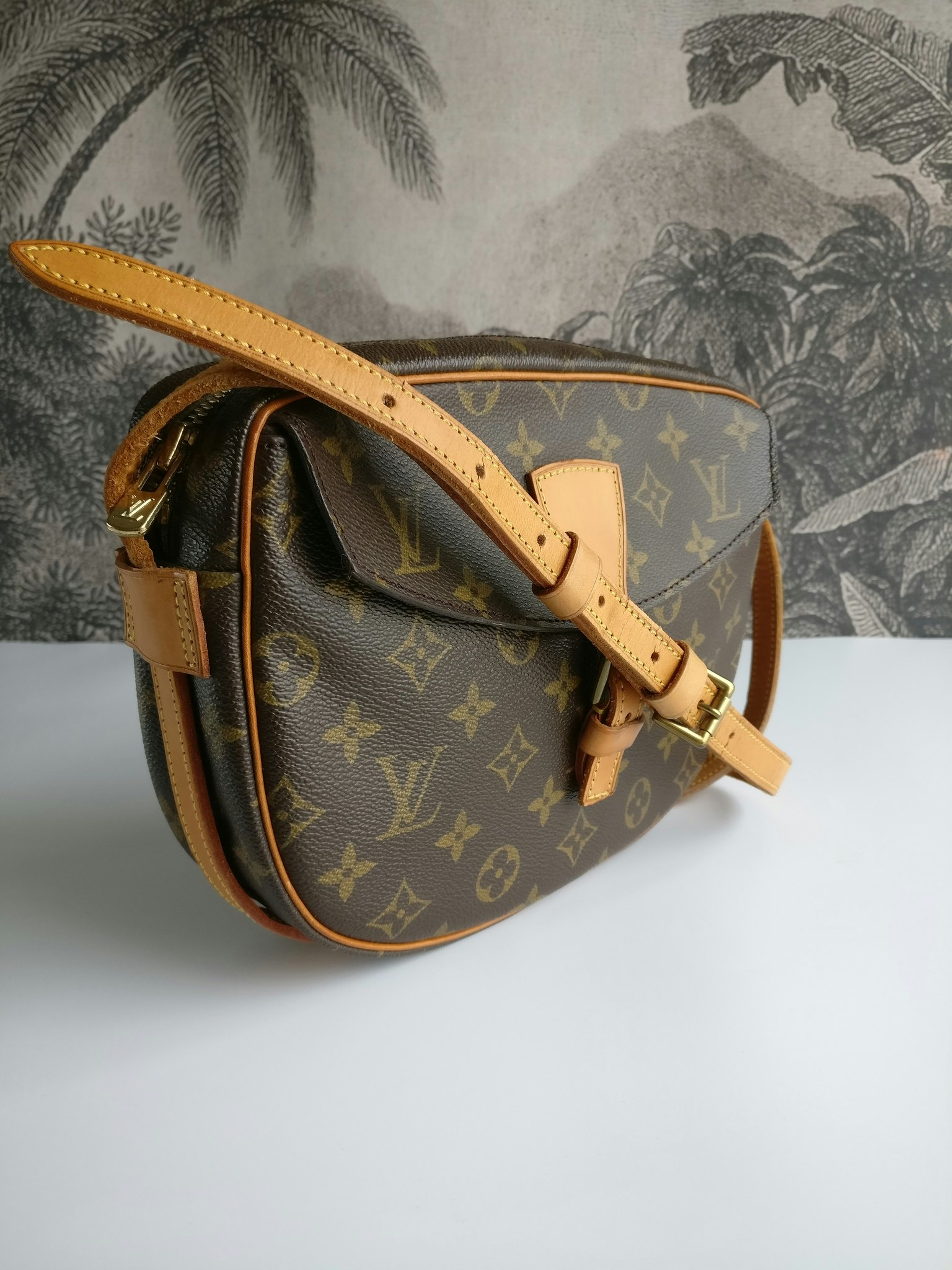 Louis Vuitton Jeune Fille GM Monogram Canvas – l'Étoile de Saint