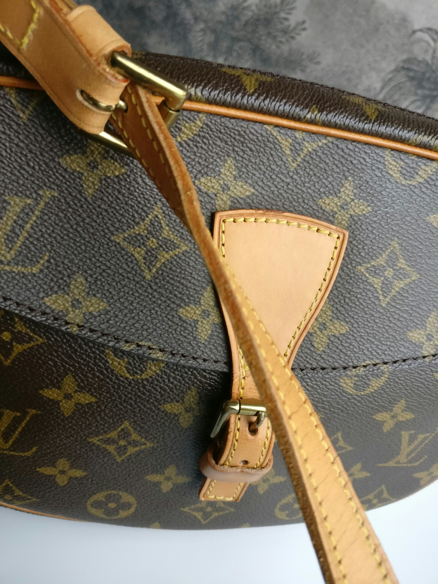 Sold at Auction: AUTHENTIC LOUIS VUITTON JEUNE FILLE MM CROSSBODY STRAP