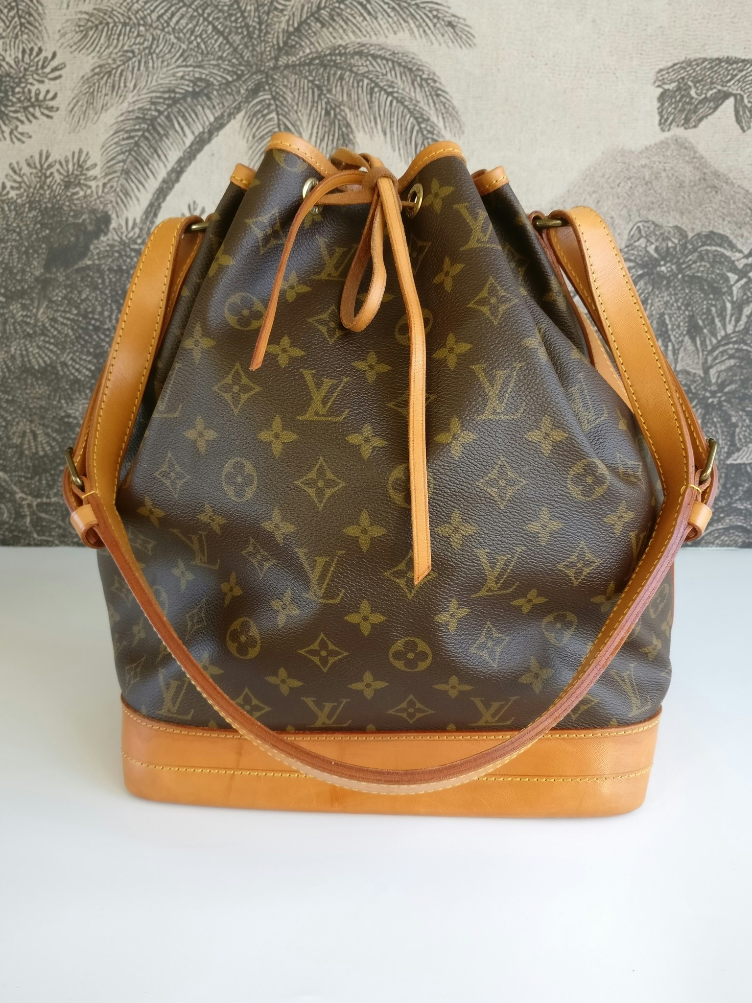 Louis Vuitton Noe Gm Shoulder bag in Monogram canvas – JOY'S CLASSY  COLLECTION