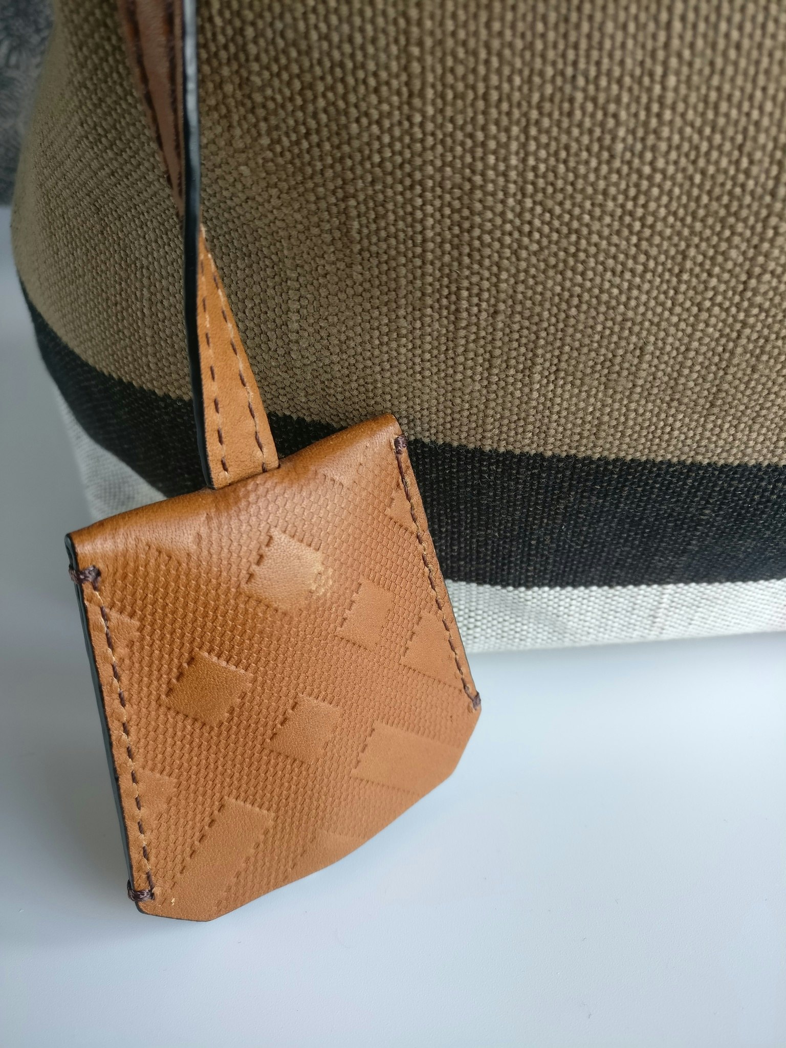 Burberry tote