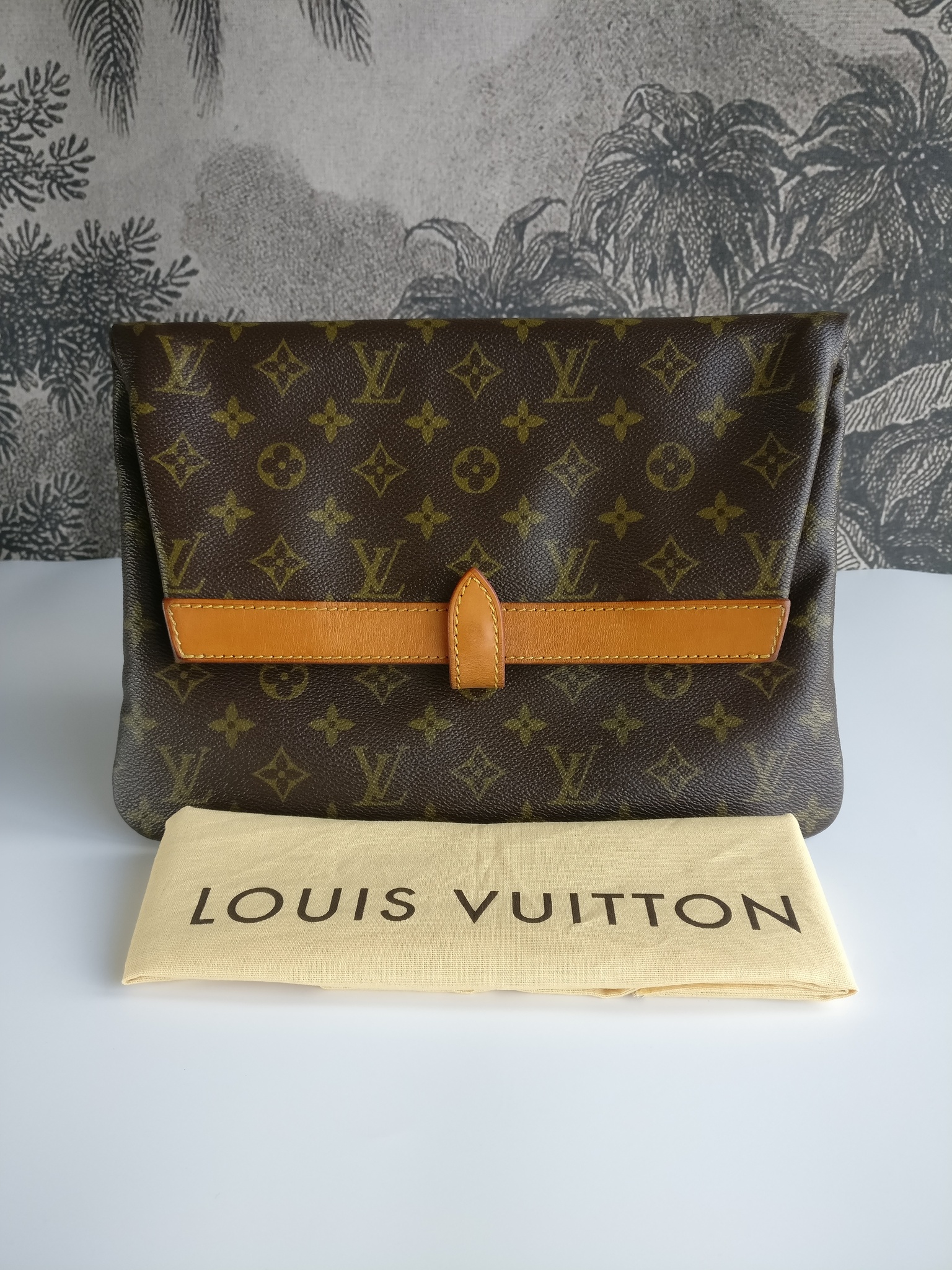 Louis Vuitton Pochette pliante – The Brand Collector