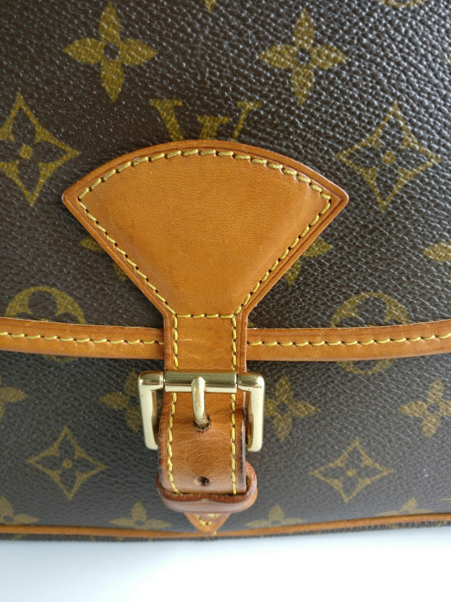 AUTHENTIC Louis Vuitton Sologne Monogram Crossbody PREOWNED (WBA878) – Jj's  Closet, LLC