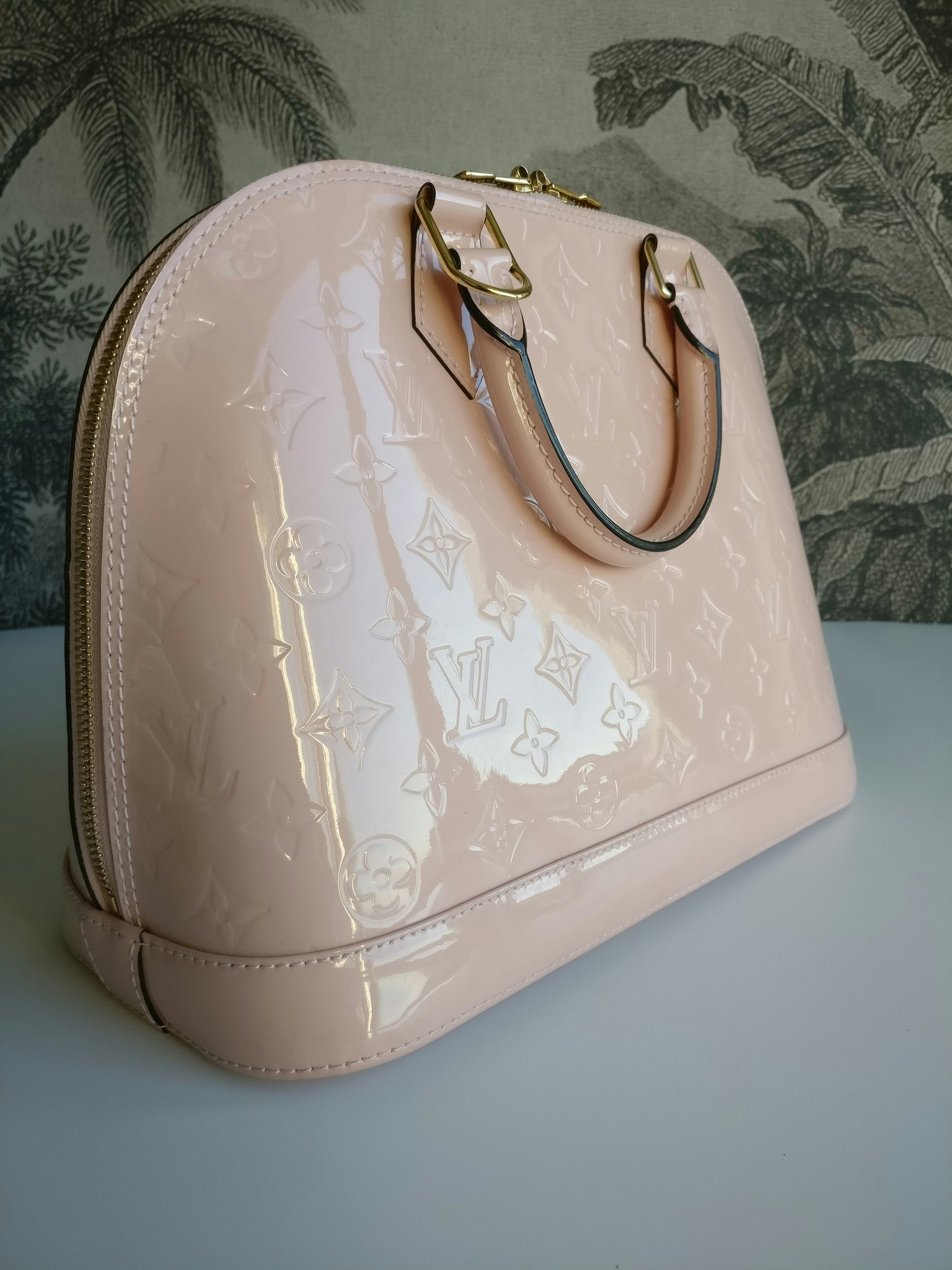 Louis Vuitton Alma PM vernis
