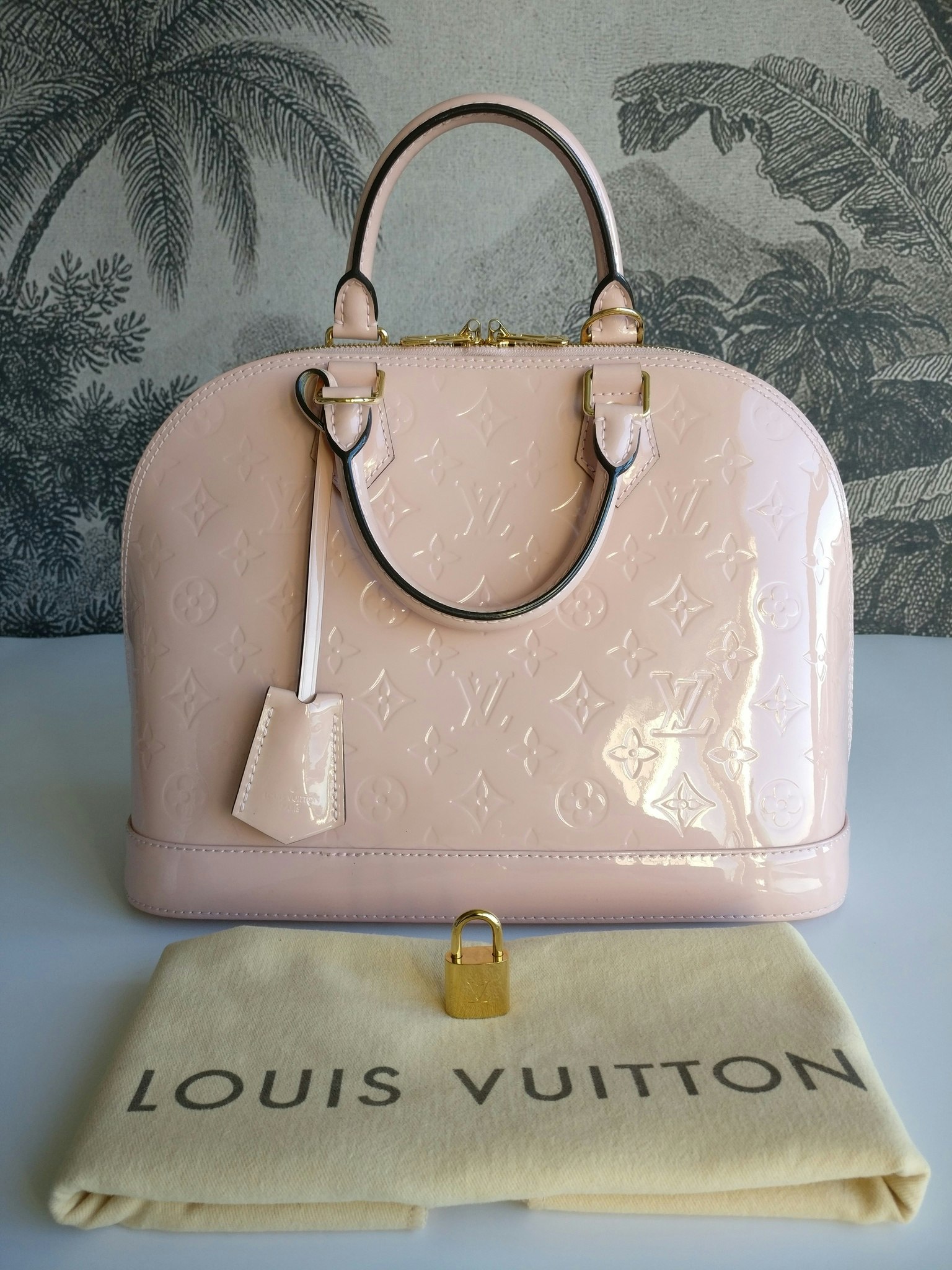 Handbag Louis Vuitton Alma Pink Vernis PM 123010082