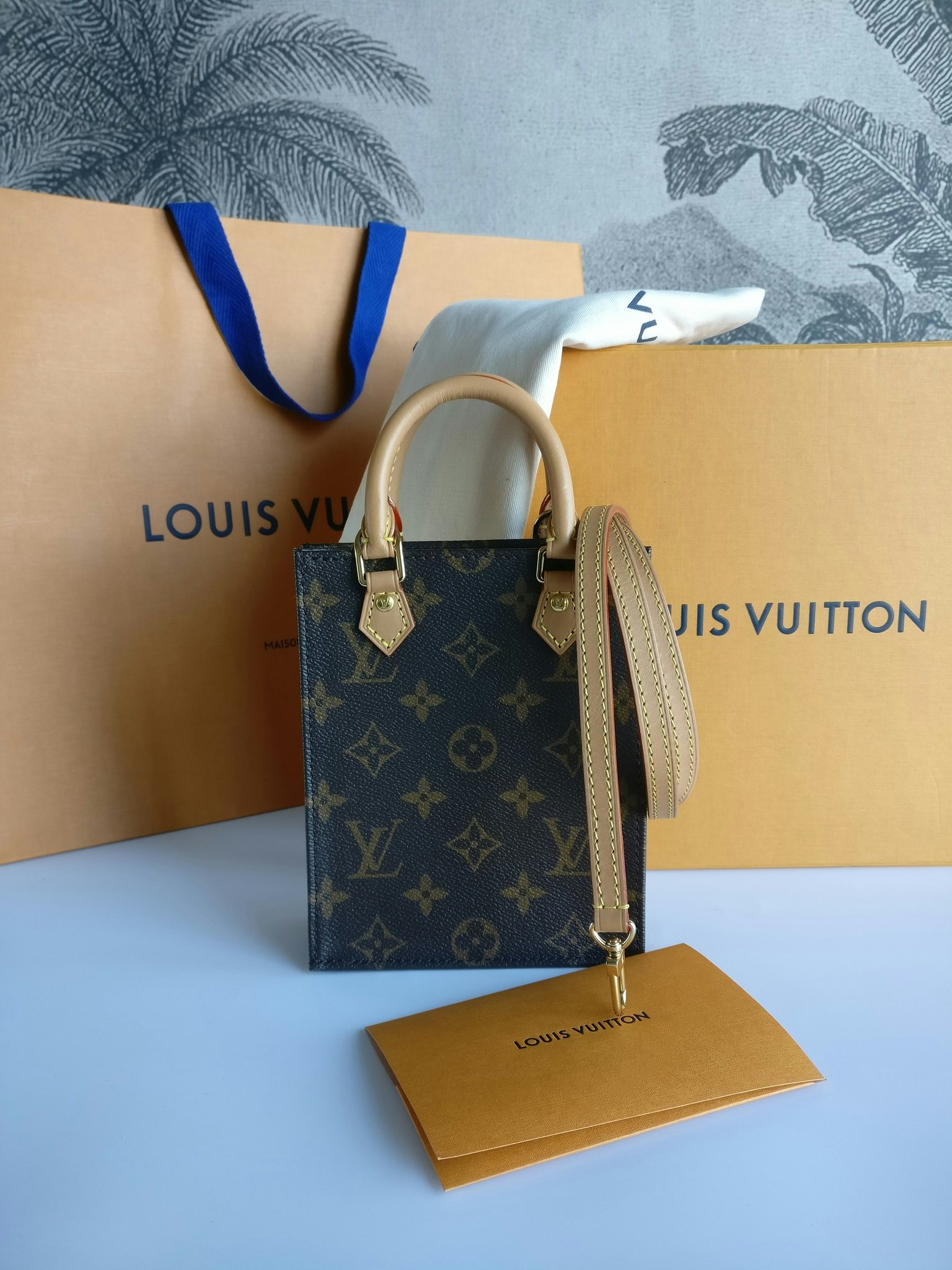 Louis Vuitton Petit Sac Plat