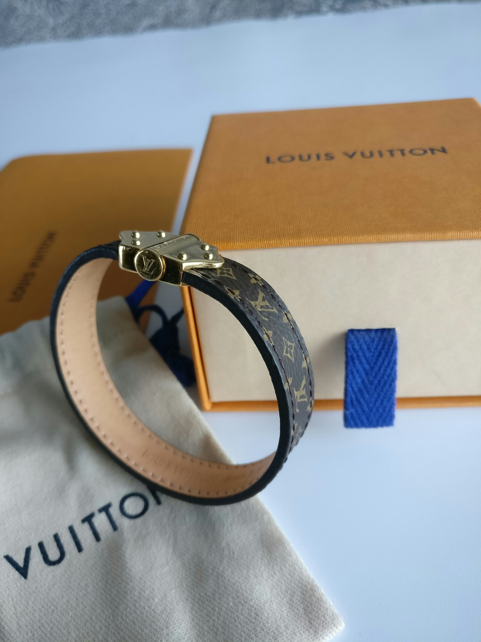 LOUIS VUITTON Nano Monogram Bracelet Monogram. Size 19