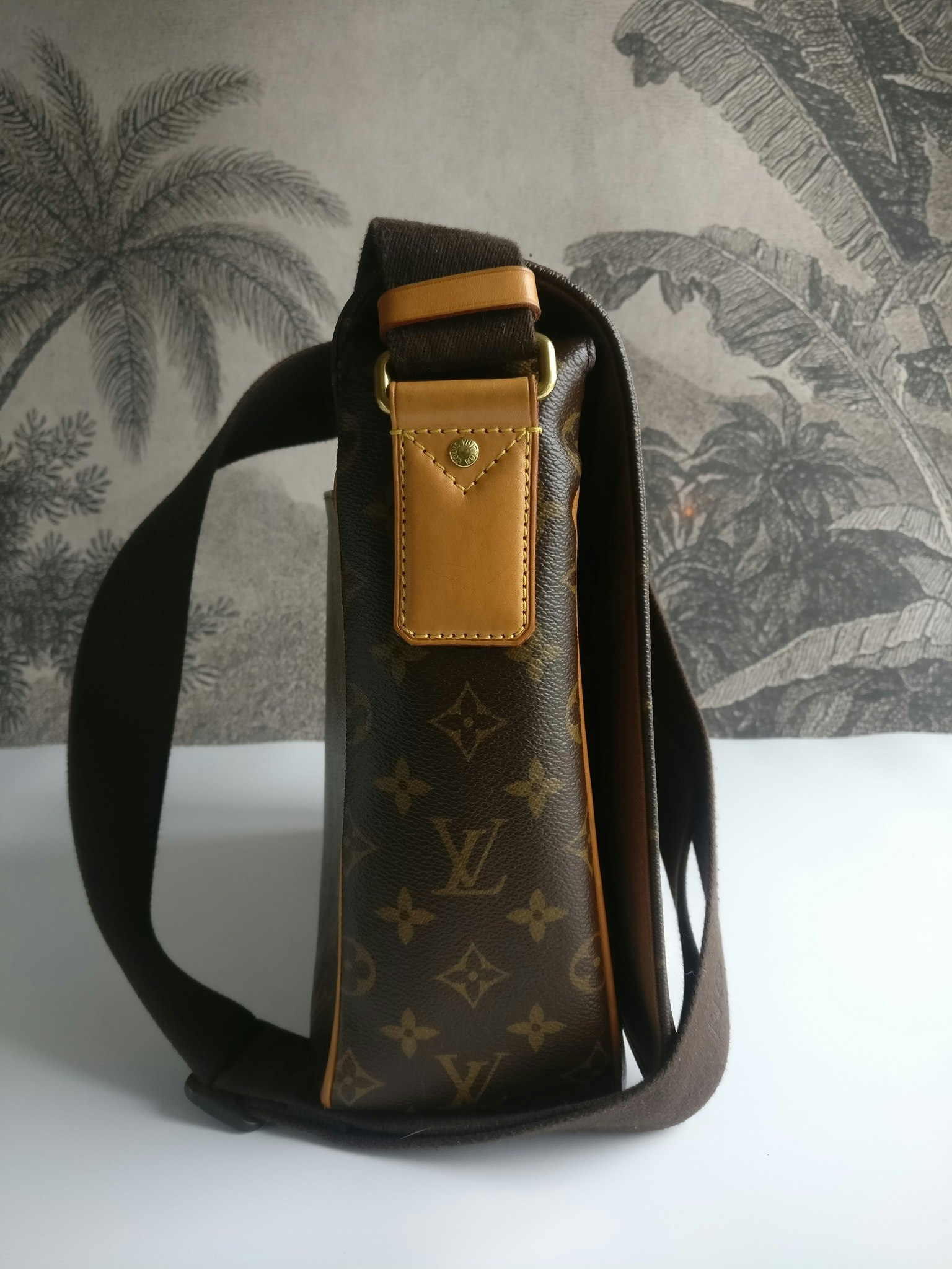 Louis Vuitton Monogram Canvas Valmy MM Messenger Bag - Yoogi's Closet