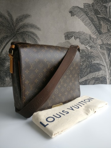 BAG REVEAL & Review: Louis Vuitton Monceau 26, Prada Re-Edition 2005 and  Loewe Ikebana
