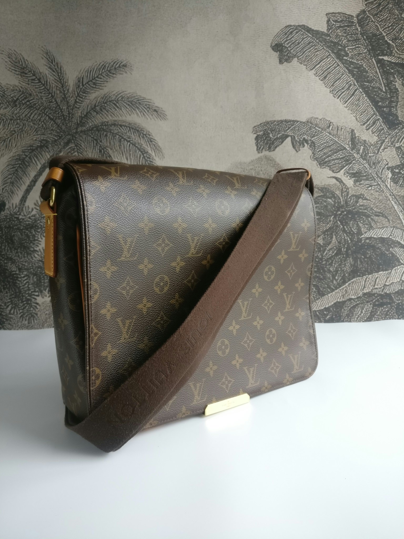Authenticated Used LOUIS VUITTON Louis Vuitton Valmy MM monogram shoulder  bag M40523 